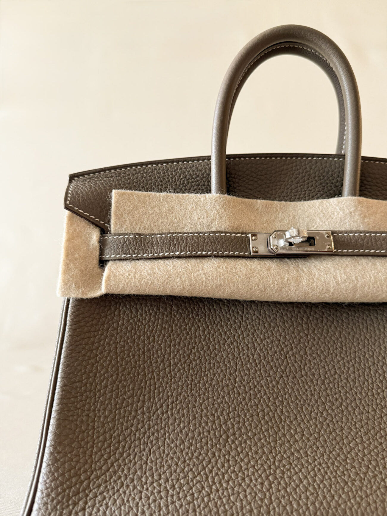 Hermès Birkin 25 Togo Etoupe palladium hardware – top handle and flap detail