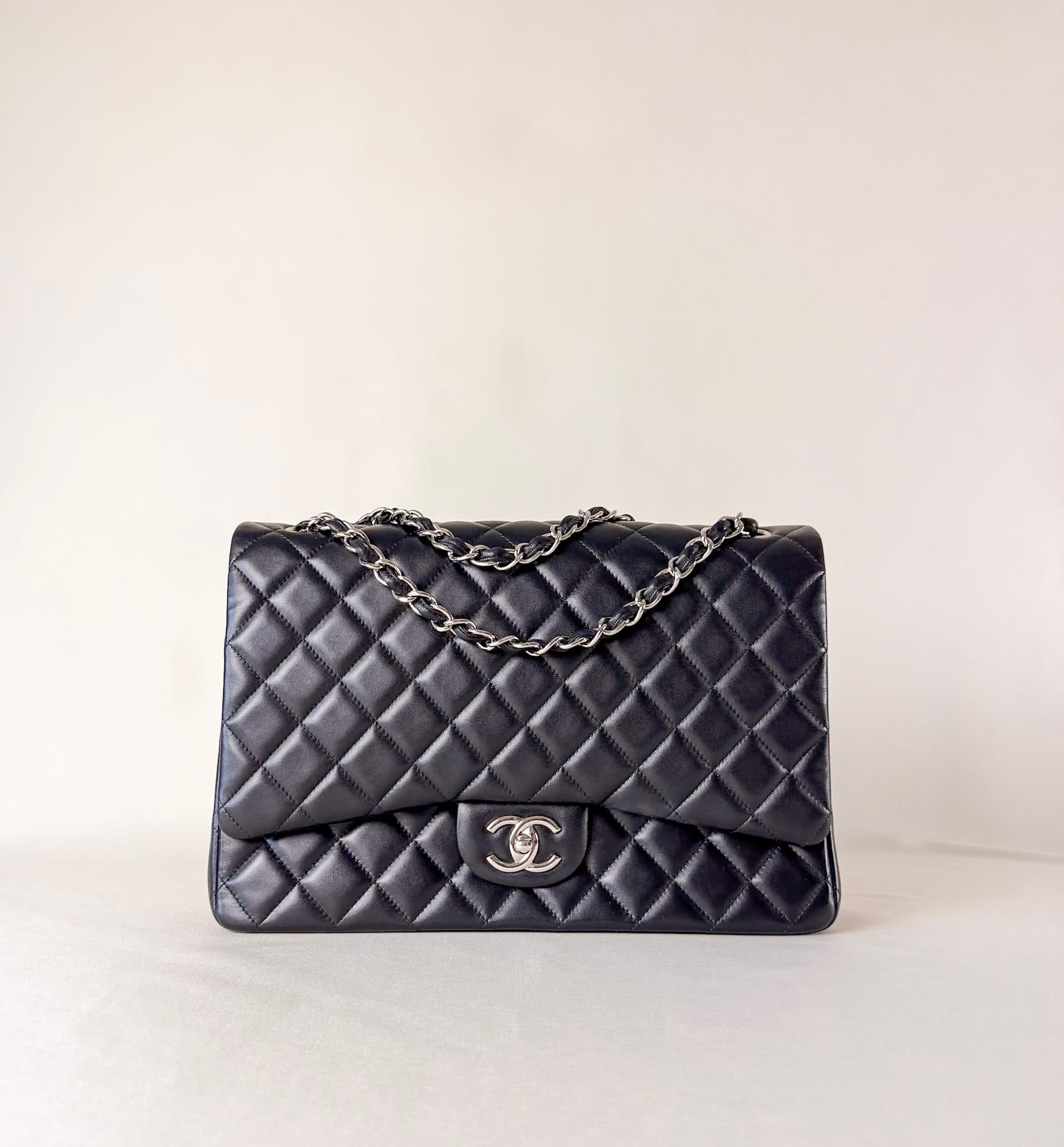 Maxi sac classique – photo du modèle CHANEL