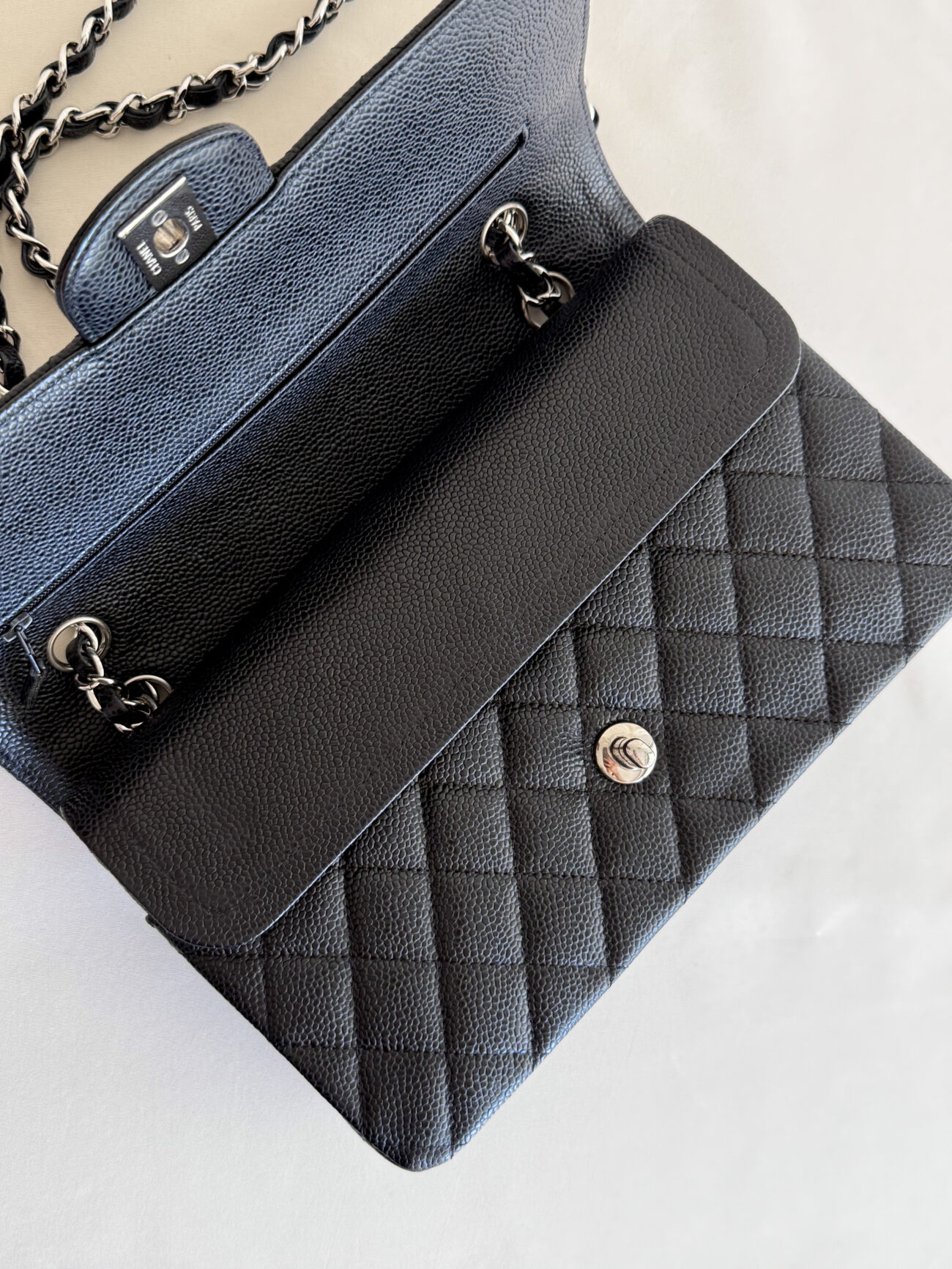 Chanel Classic Flap Medium top view flap open structure