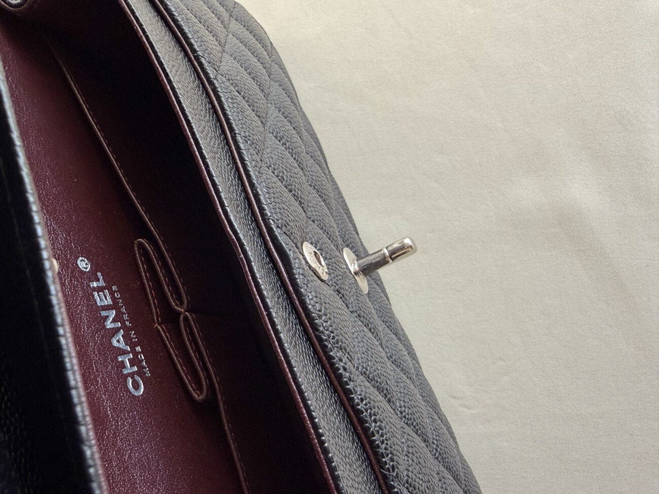 chanel classic flap medium burgundy lining detail