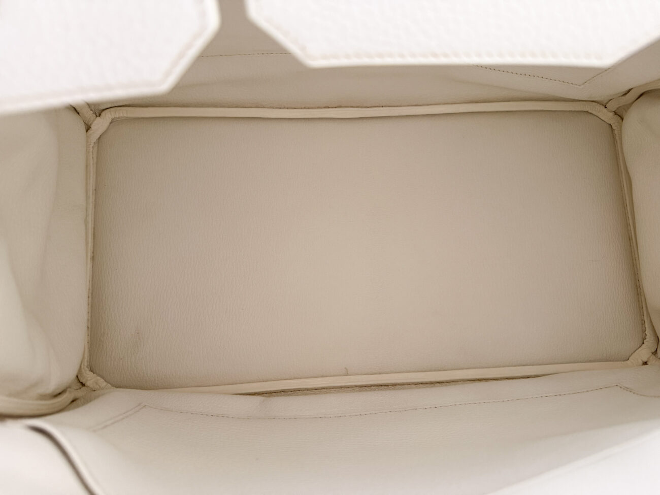 Hermès Birkin 40 cm White Togo and palladium hardware interior view