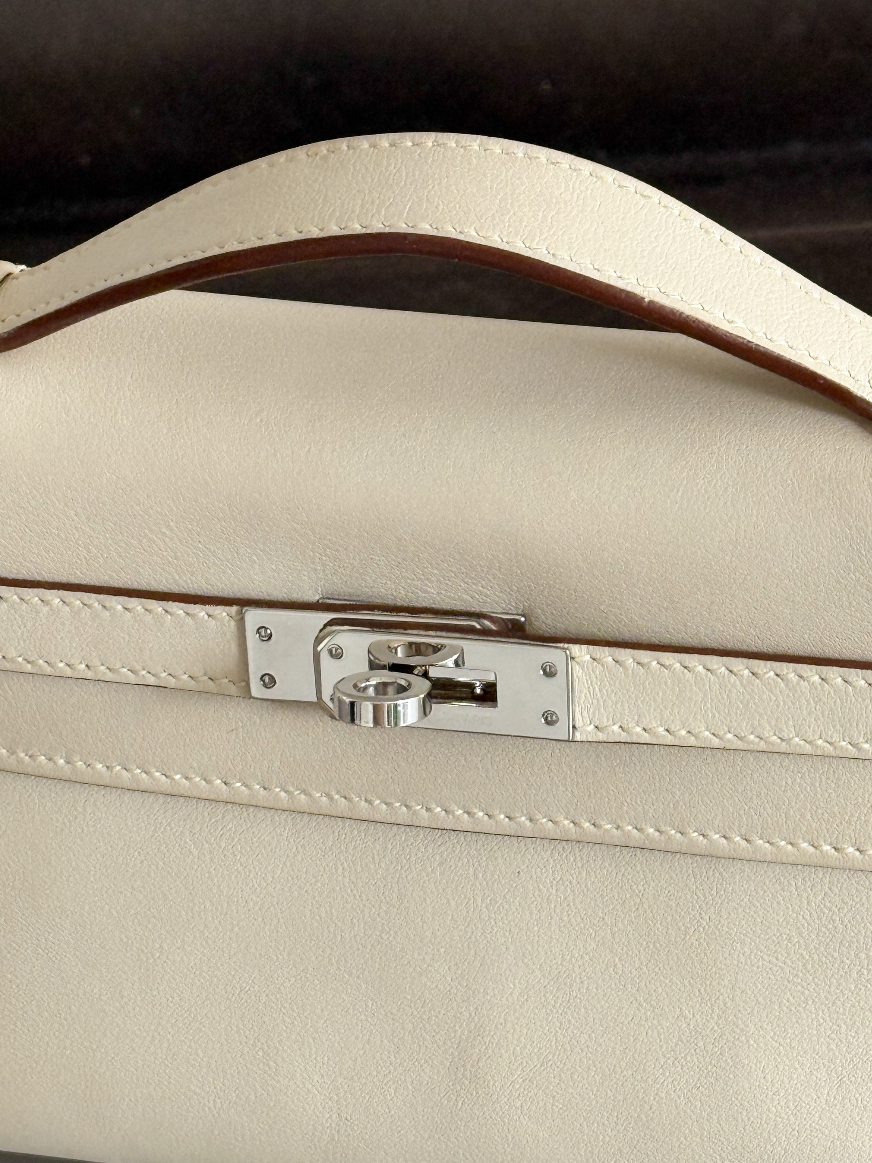 Kelly pochette parchemin swift handle and palladium hardware detail