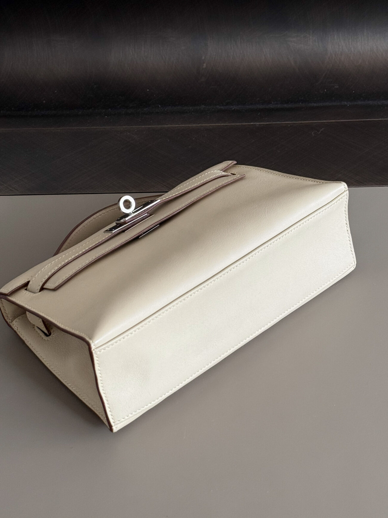 Kelly pouchette parchemin swift with palladium hardware base structure
