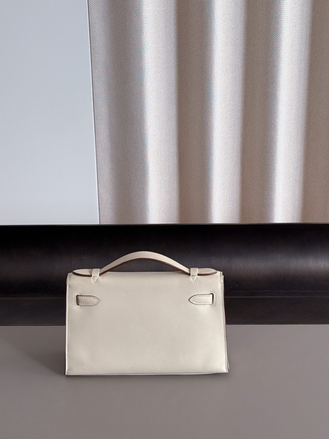 Kelly pouchette parchemin swift with palladium hardware back view