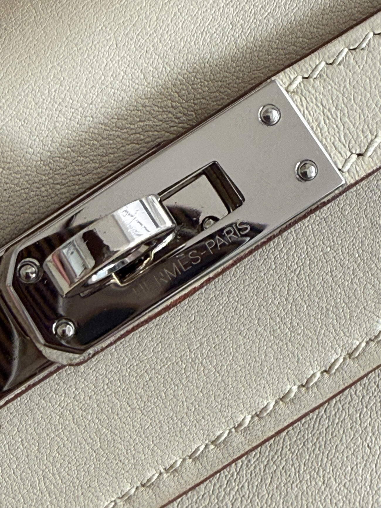 Kelly pouchette parchemin swift palladium hardware view