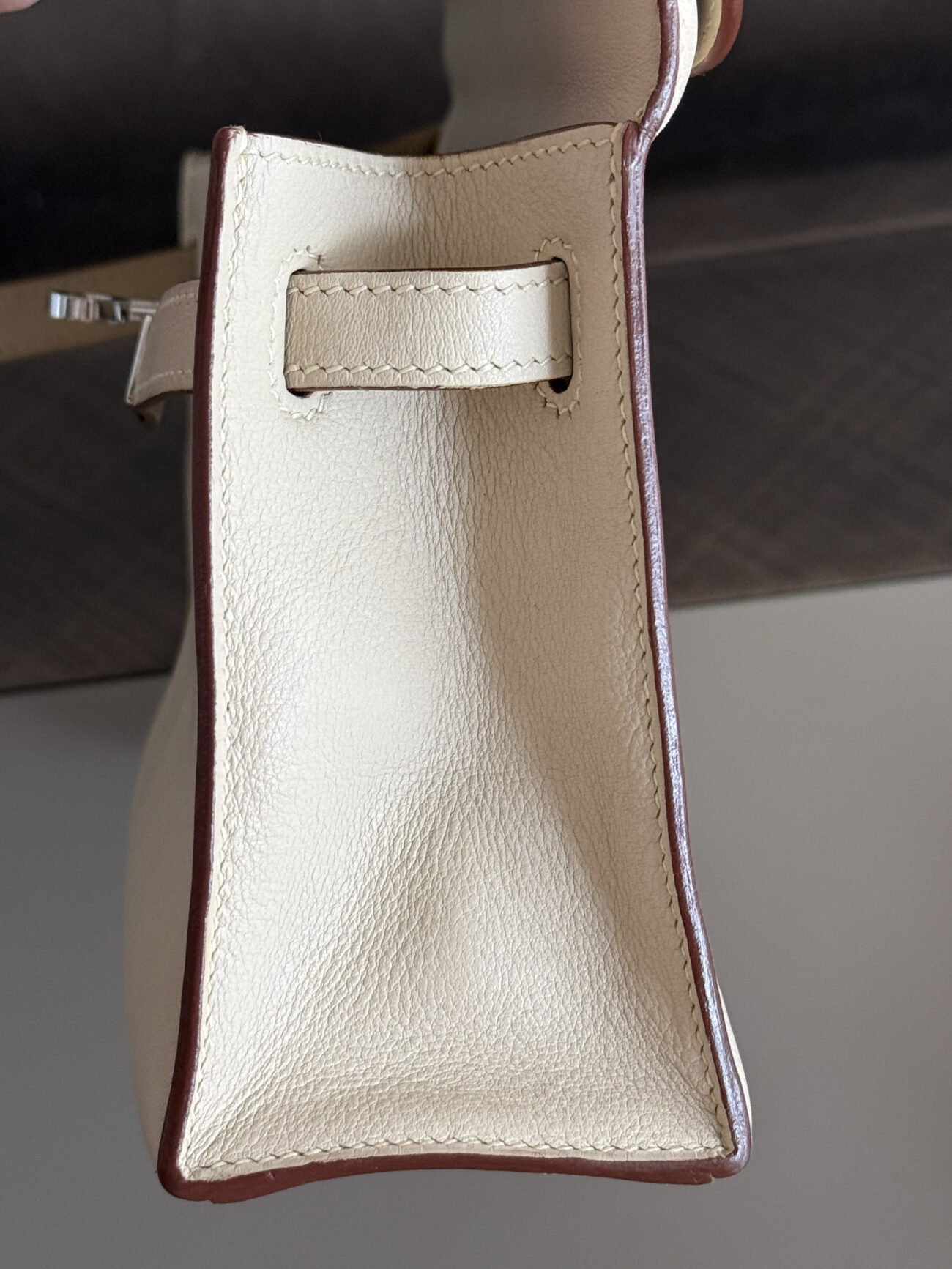 Kelly pouchette parchemin swift with palladium hardware side view