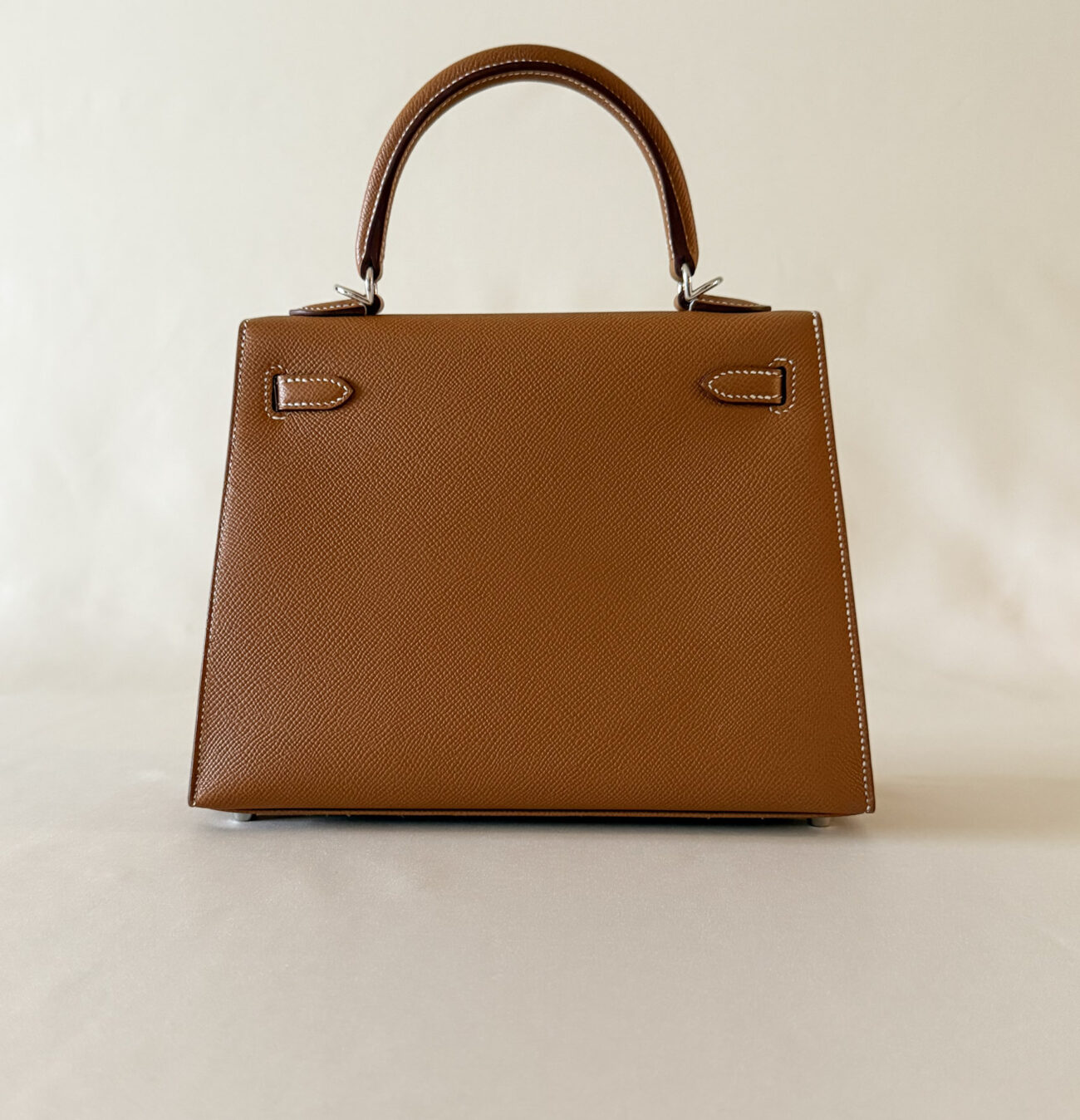 Hermès Kelly 25 Epsom Gold back view