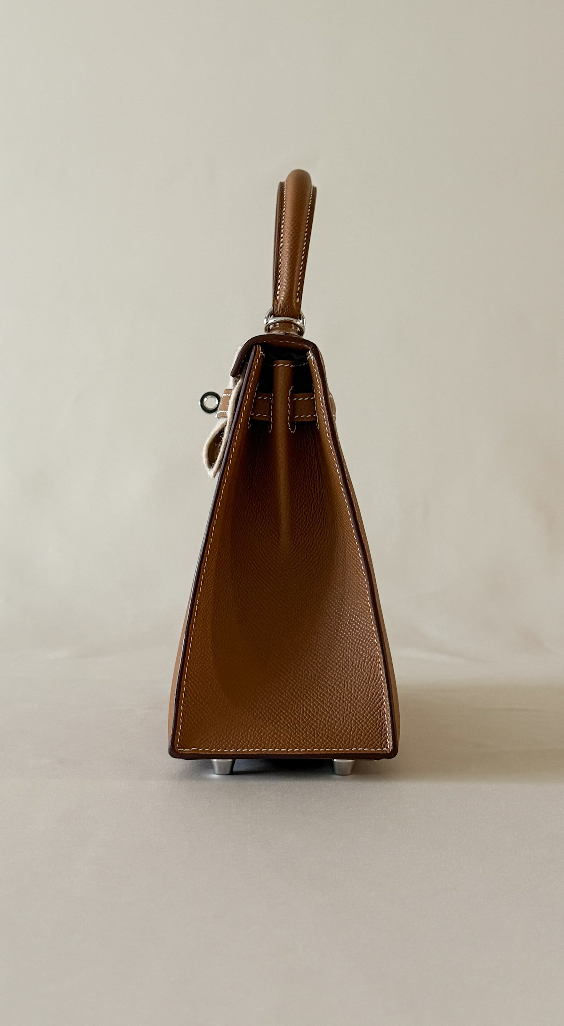 Hermès Kelly 25 Epsom Gold side view