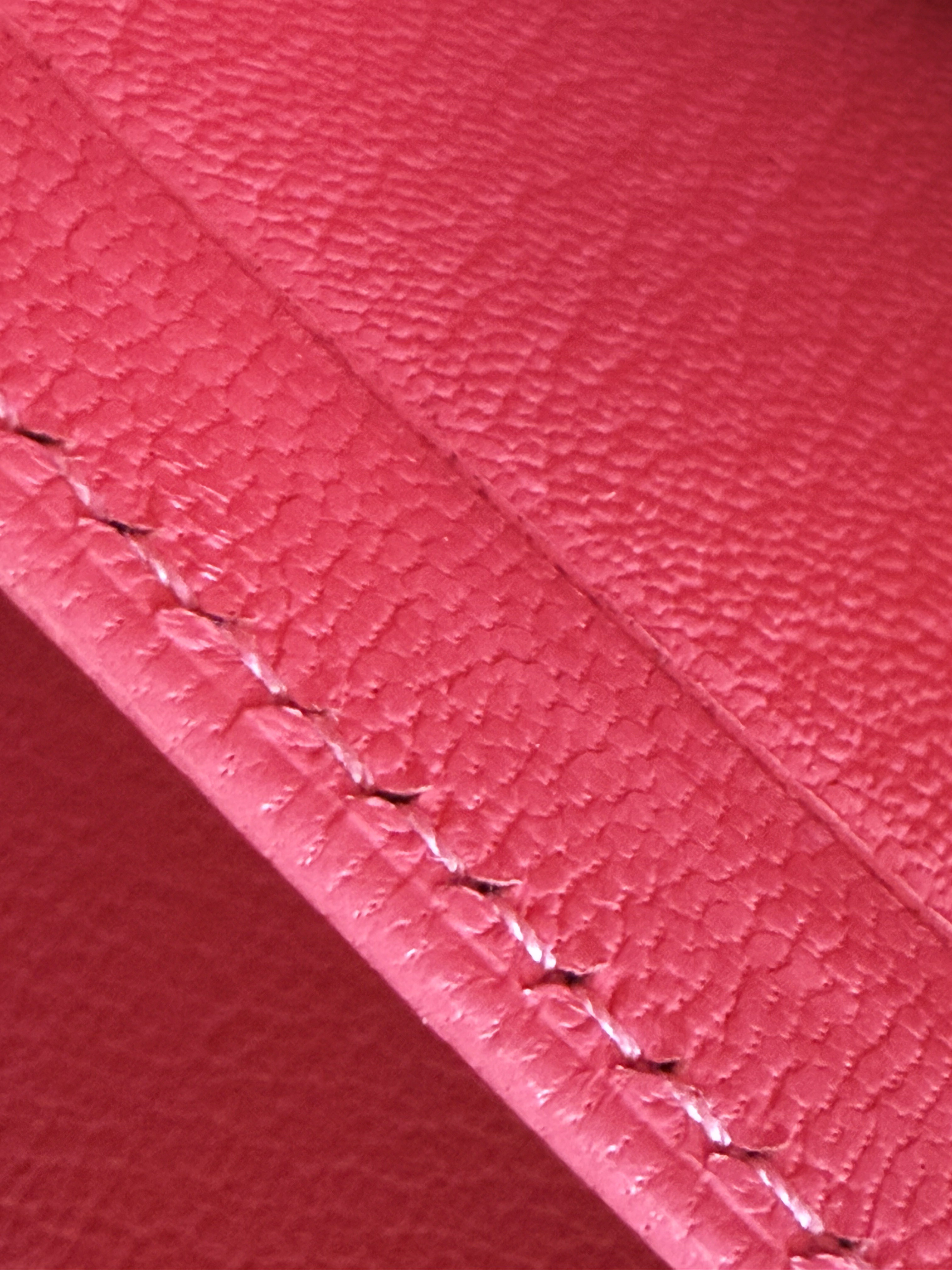 Hermès Birkin inner pocket edge authentic fused seamless construction detail