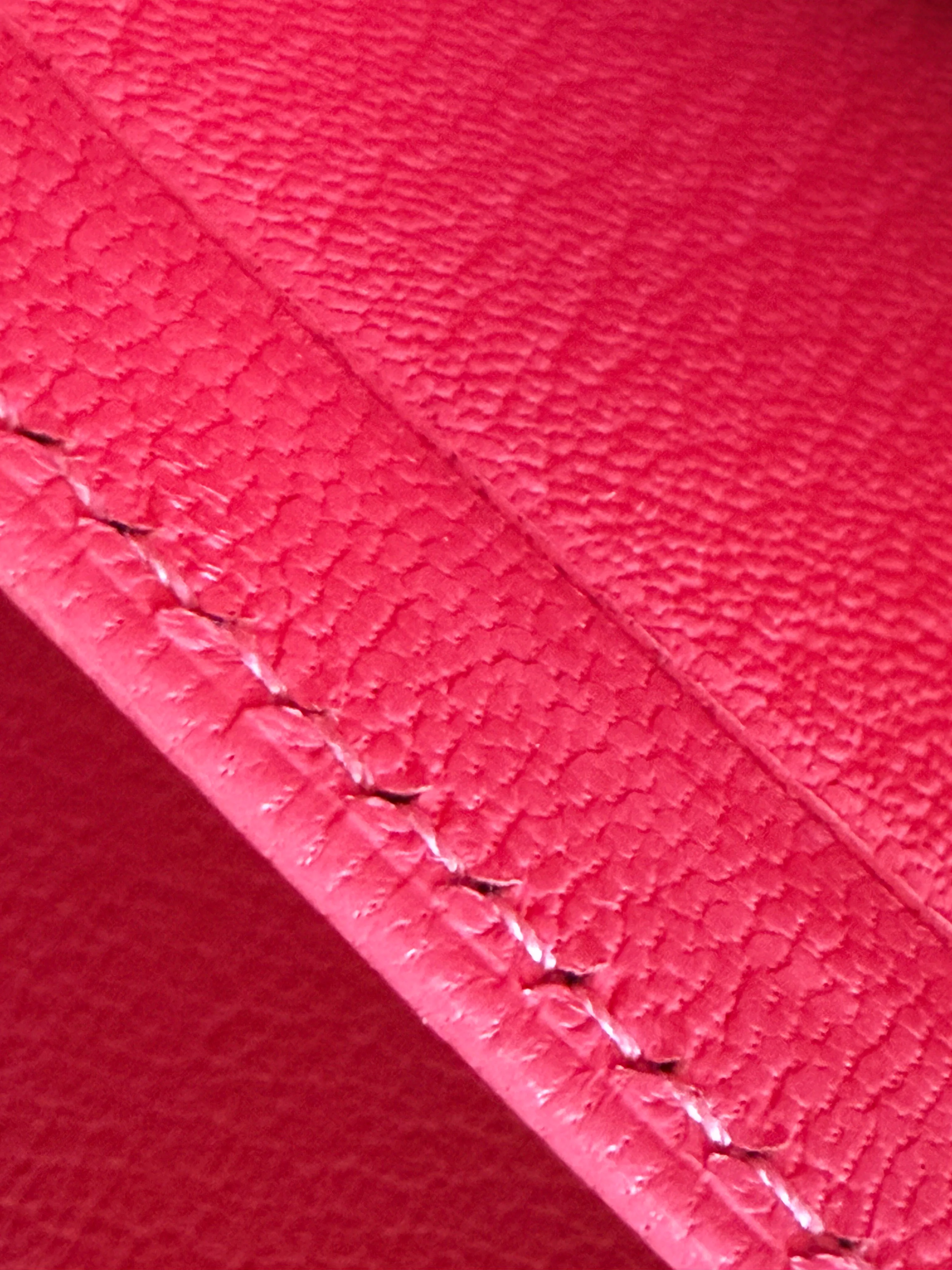 Hermès Birkin inner pocket edge authentic fused seamless construction detail