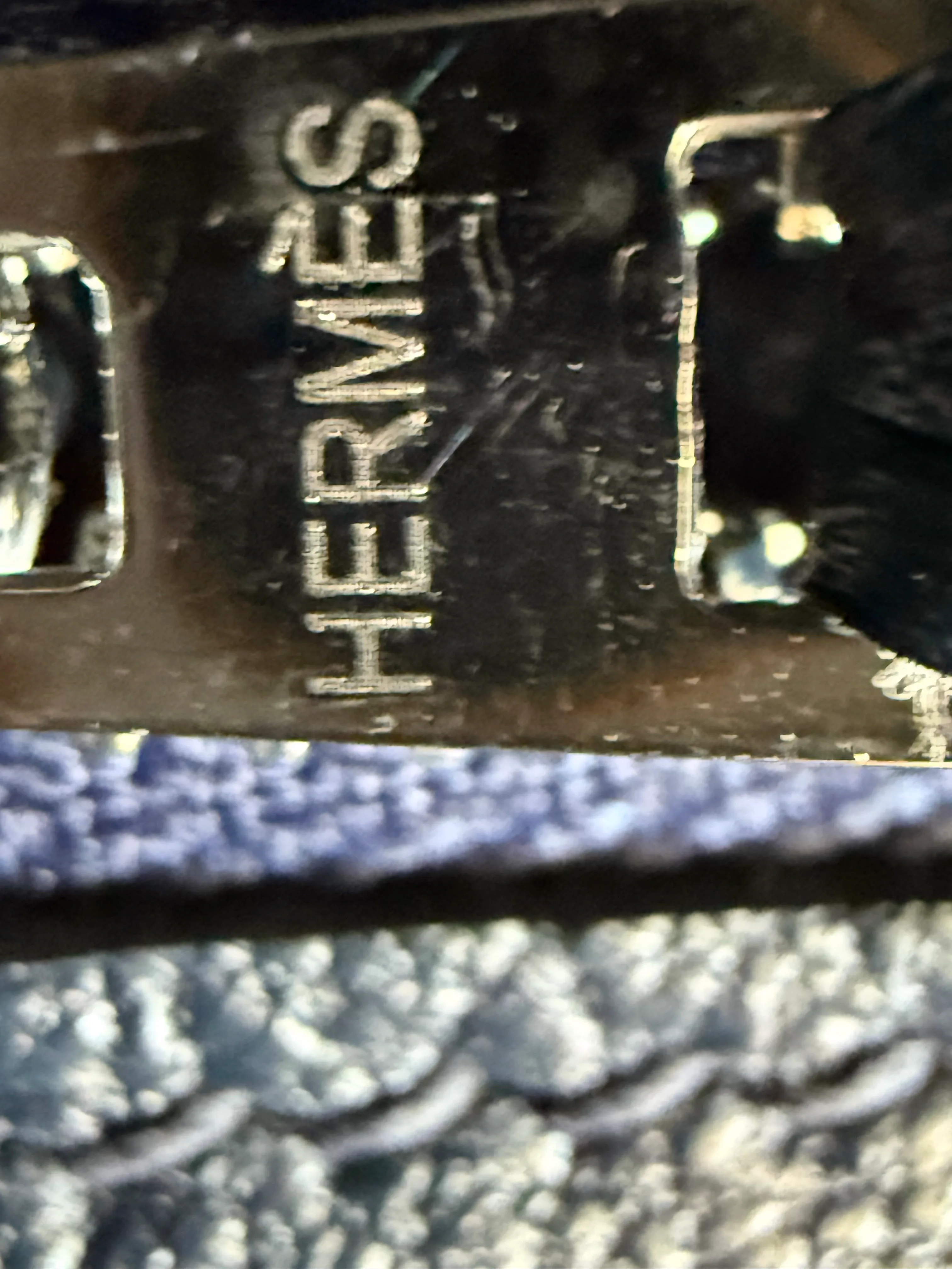 Hermès Birkin fake zipper pull engraving dotted grainy micro-dot texture uneven letters detail