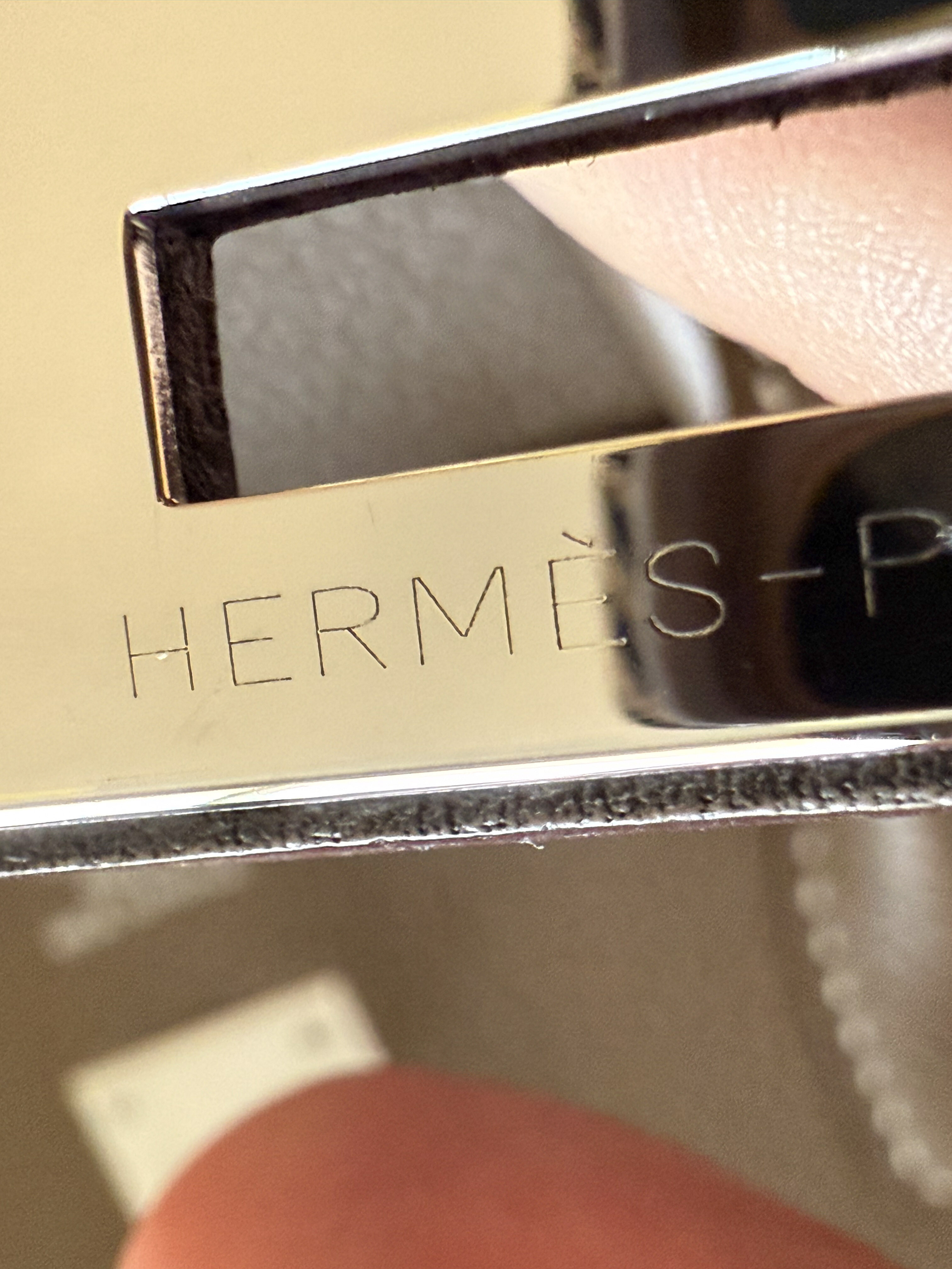 Hermès Birkin plate engraving authentic subtle shallow engraving light dependent visibility