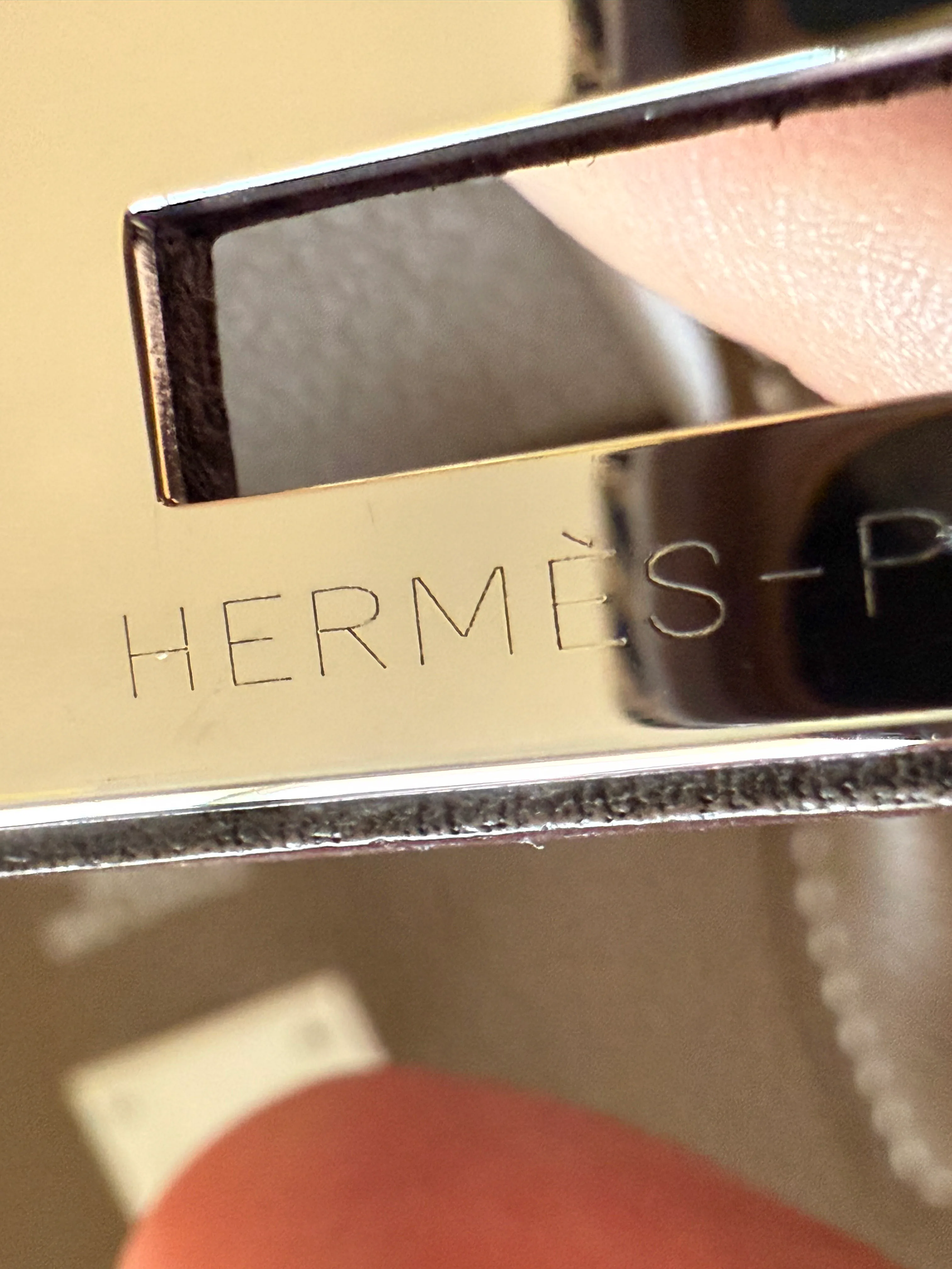 Hermès Birkin plate engraving authentic subtle shallow engraving light dependent visibility