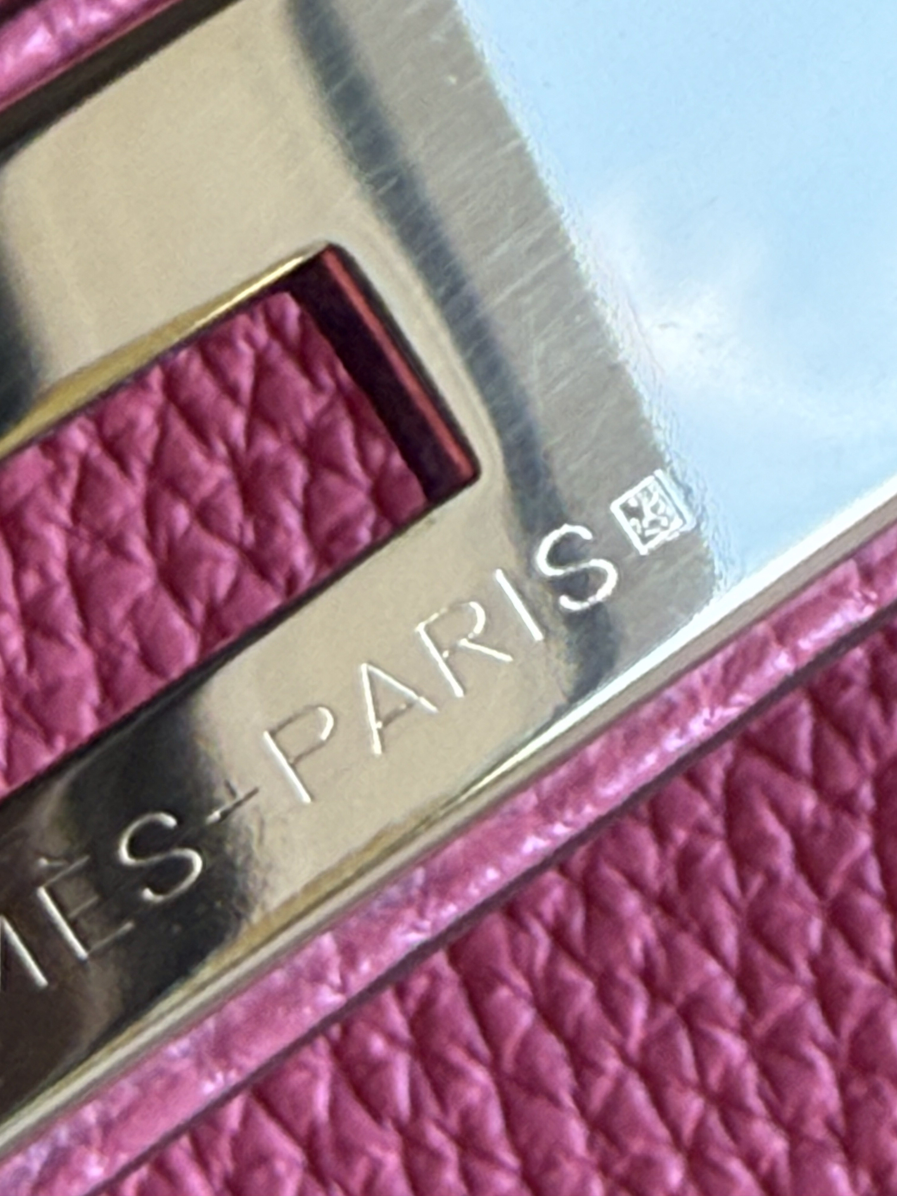 Hermès Birkin plate engraving authentic angle dependent engraving low contrast detail