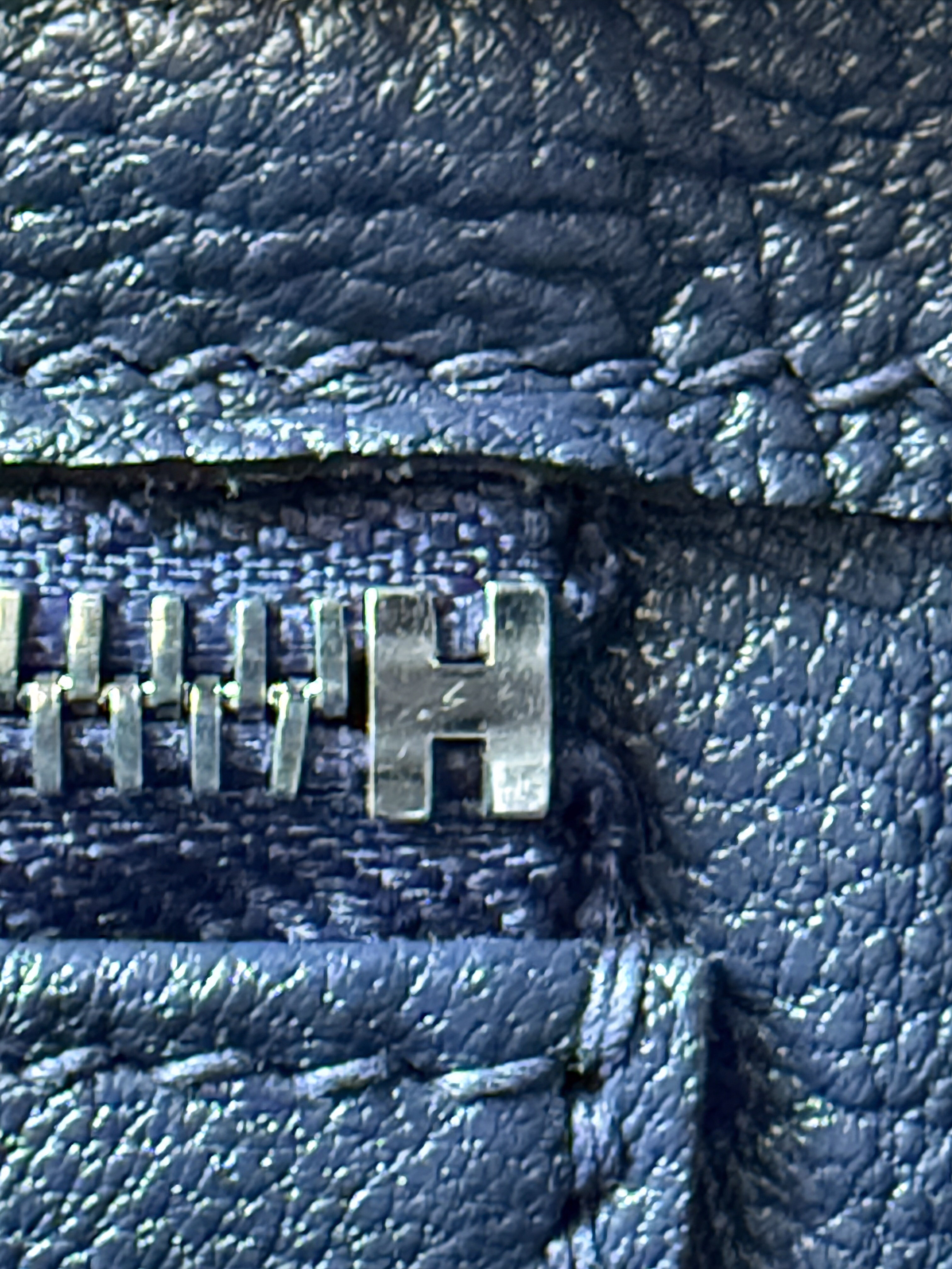 Hermès Birkin fake zipper end H detail narrow spacing thick crossbar uneven proportions detail