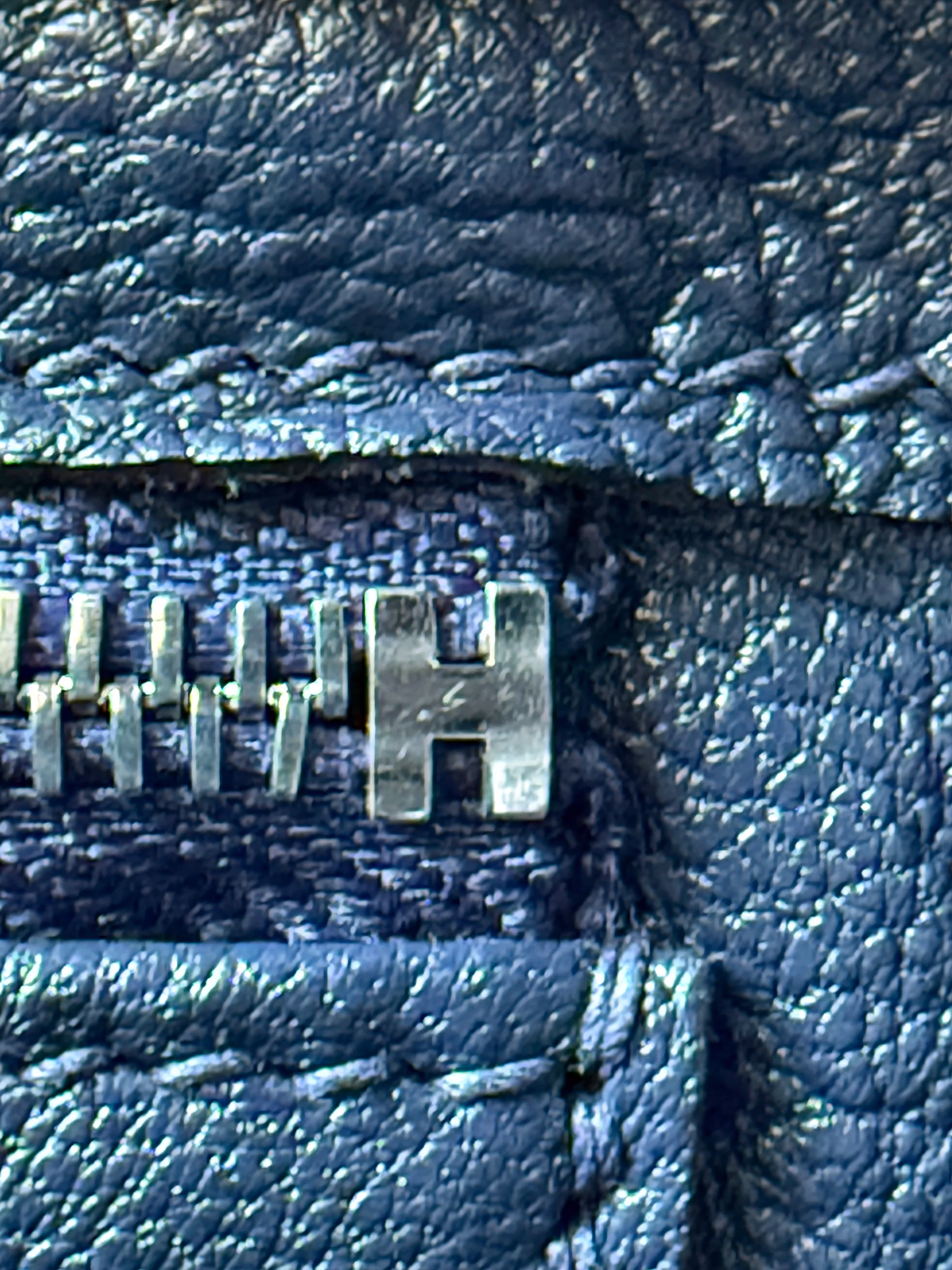Hermès Birkin fake zipper end H detail narrow spacing thick crossbar uneven proportions detail