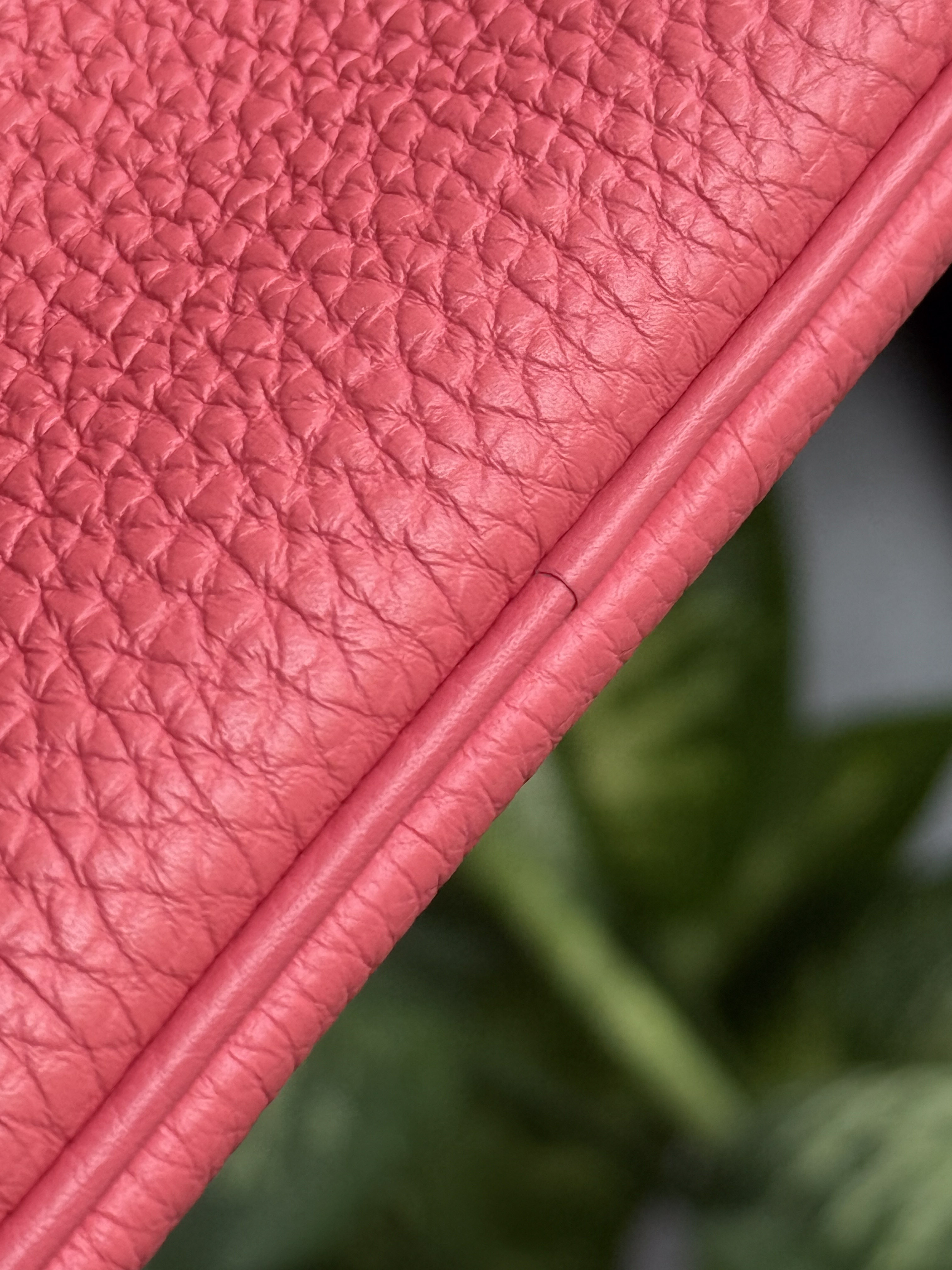 Hermès Birkin base edge authentic overlapped edge paint construction left side overlapping right clean finish detail