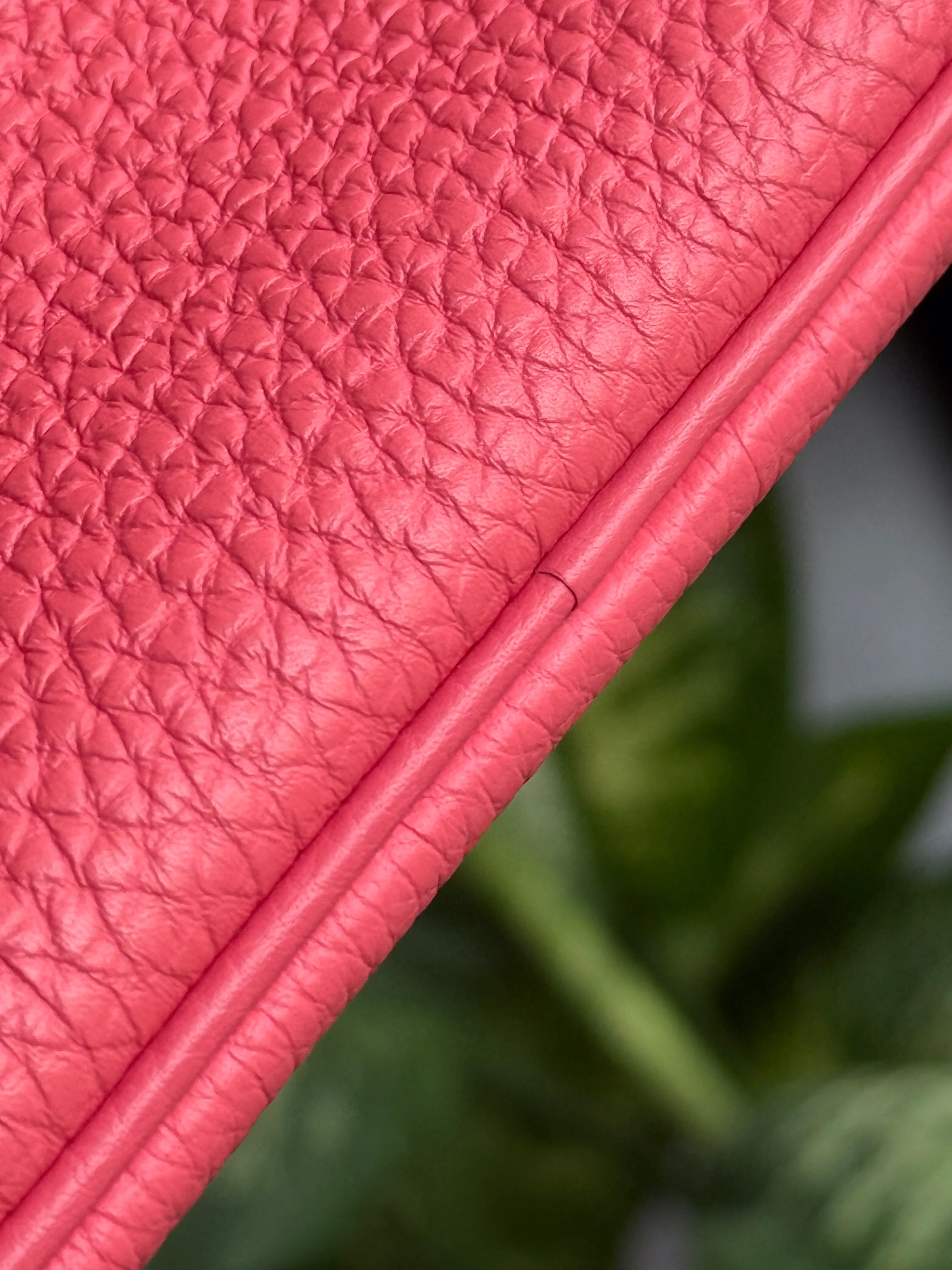 Hermès Birkin base edge authentic overlapped edge paint construction left side overlapping right clean finish detail