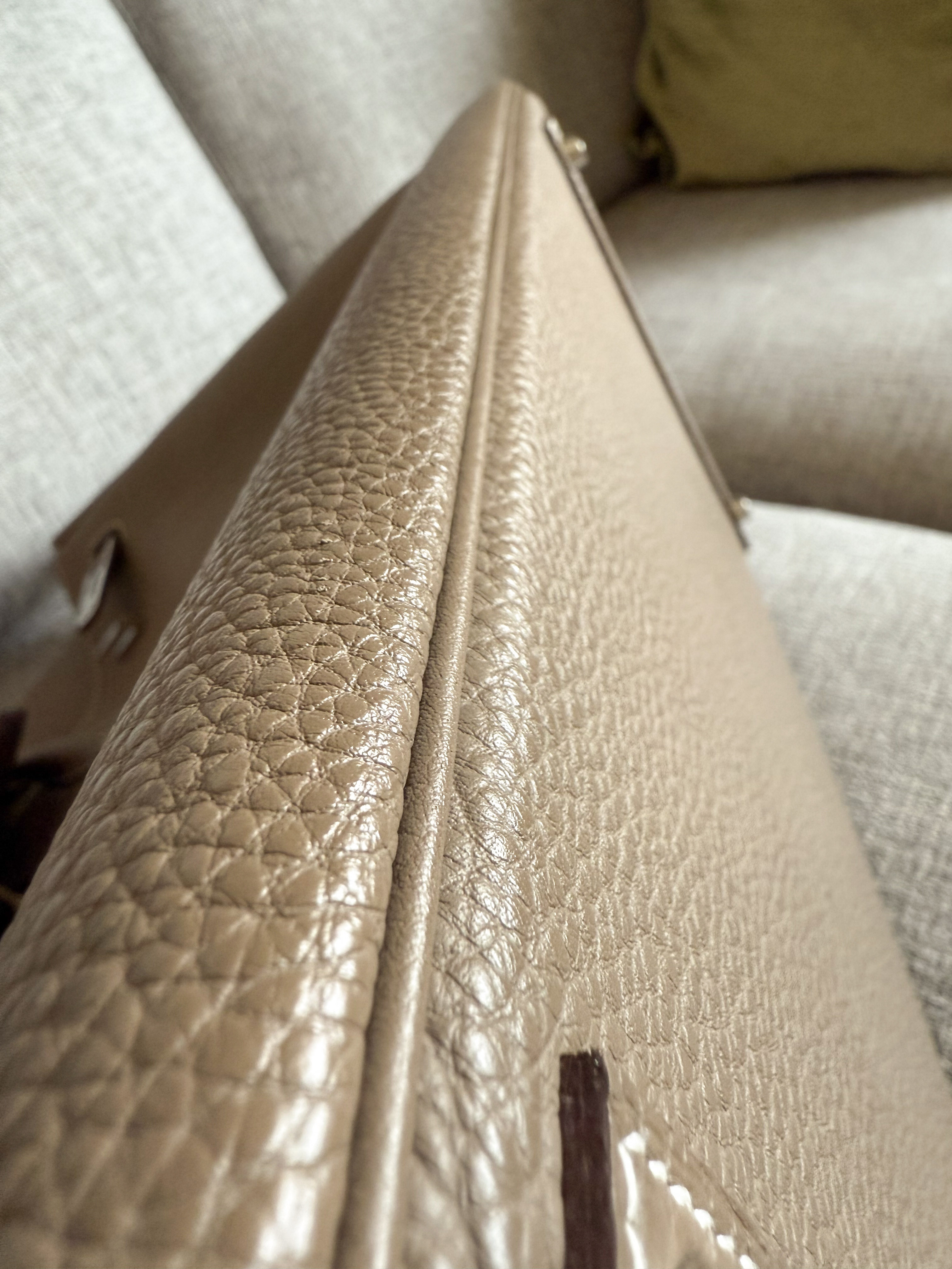 Hermès Birkin base piping authentic perfectly straight edge line when bag laid flat detail