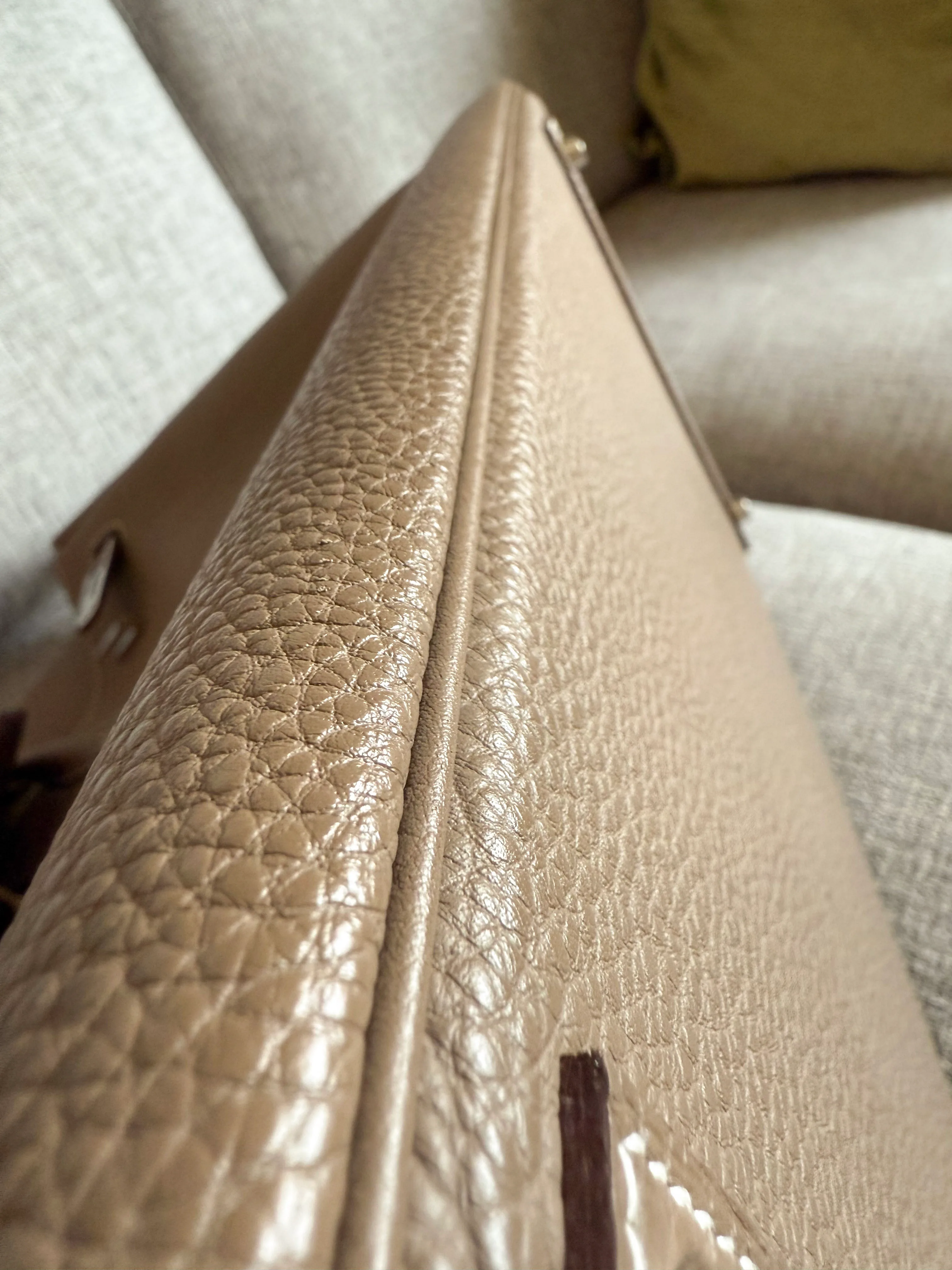 Hermès Birkin base piping authentic perfectly straight edge line when bag laid flat detail