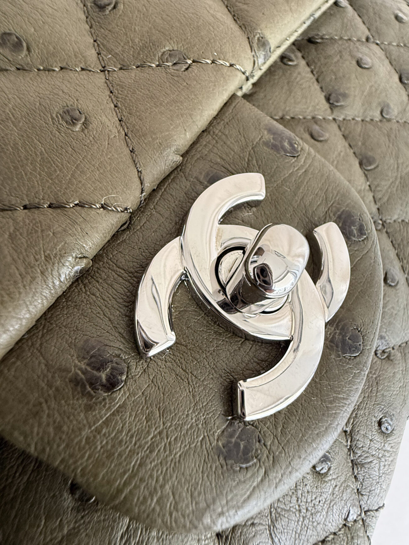 Chanel Classic Flap medium green ostrich leather palladium hardware CC turnlock shine detail