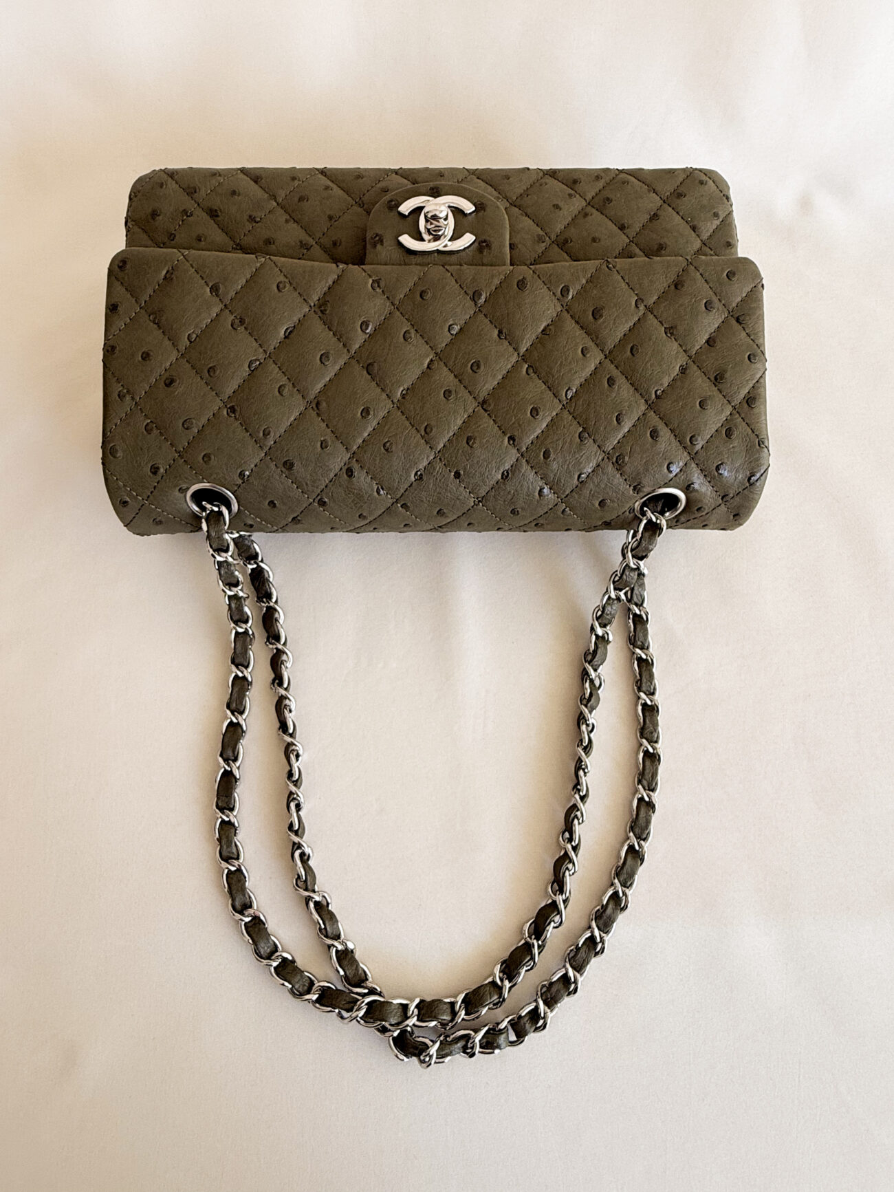 Chanel Classic Flap medium green ostrich leather palladium hardware chain strap detail