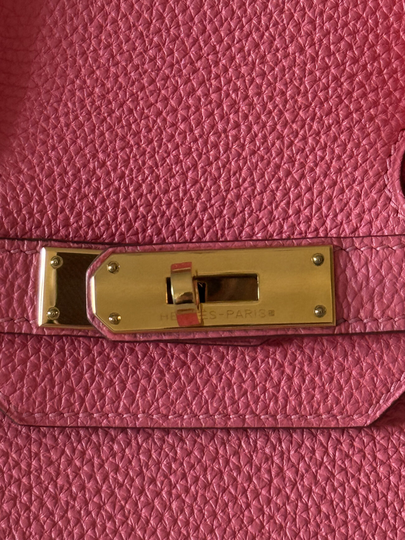 Hermès Birkin 35 Rose Azalée Togo leather gold hardware plaque close up