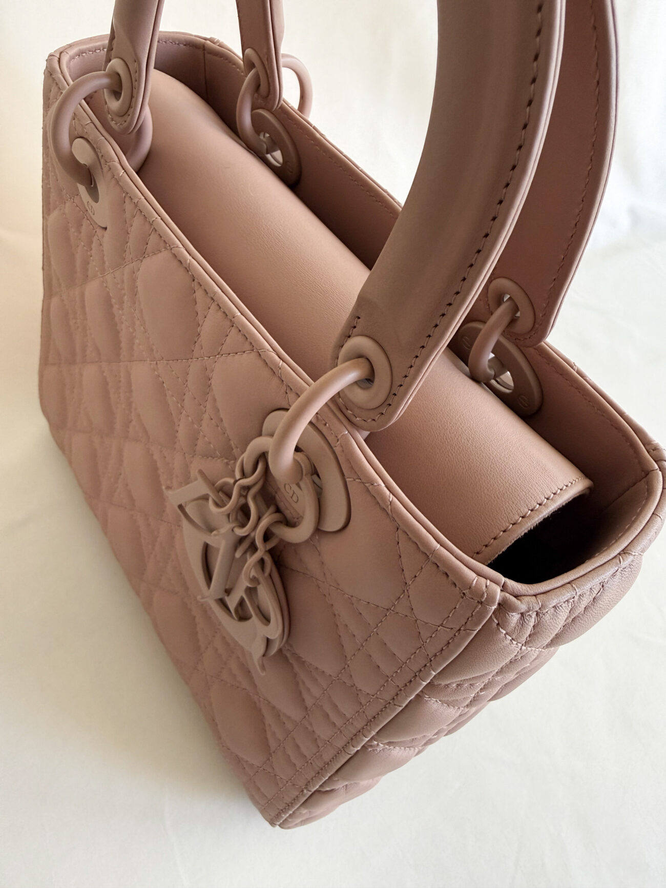 Lady Dior Medium Ultra Mate Cipria bag top view