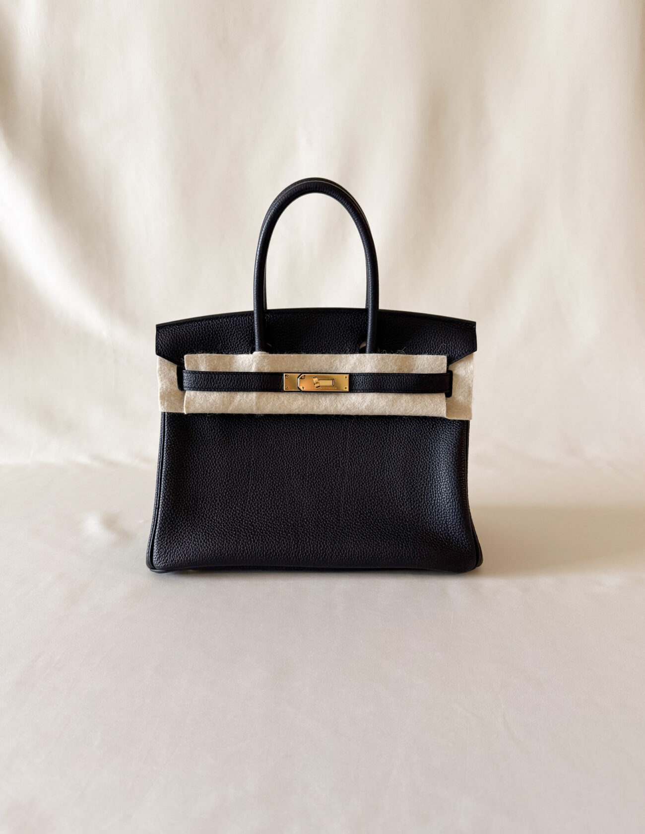 Hermès Birkin 30 Black togo with gold hardware front structure detail