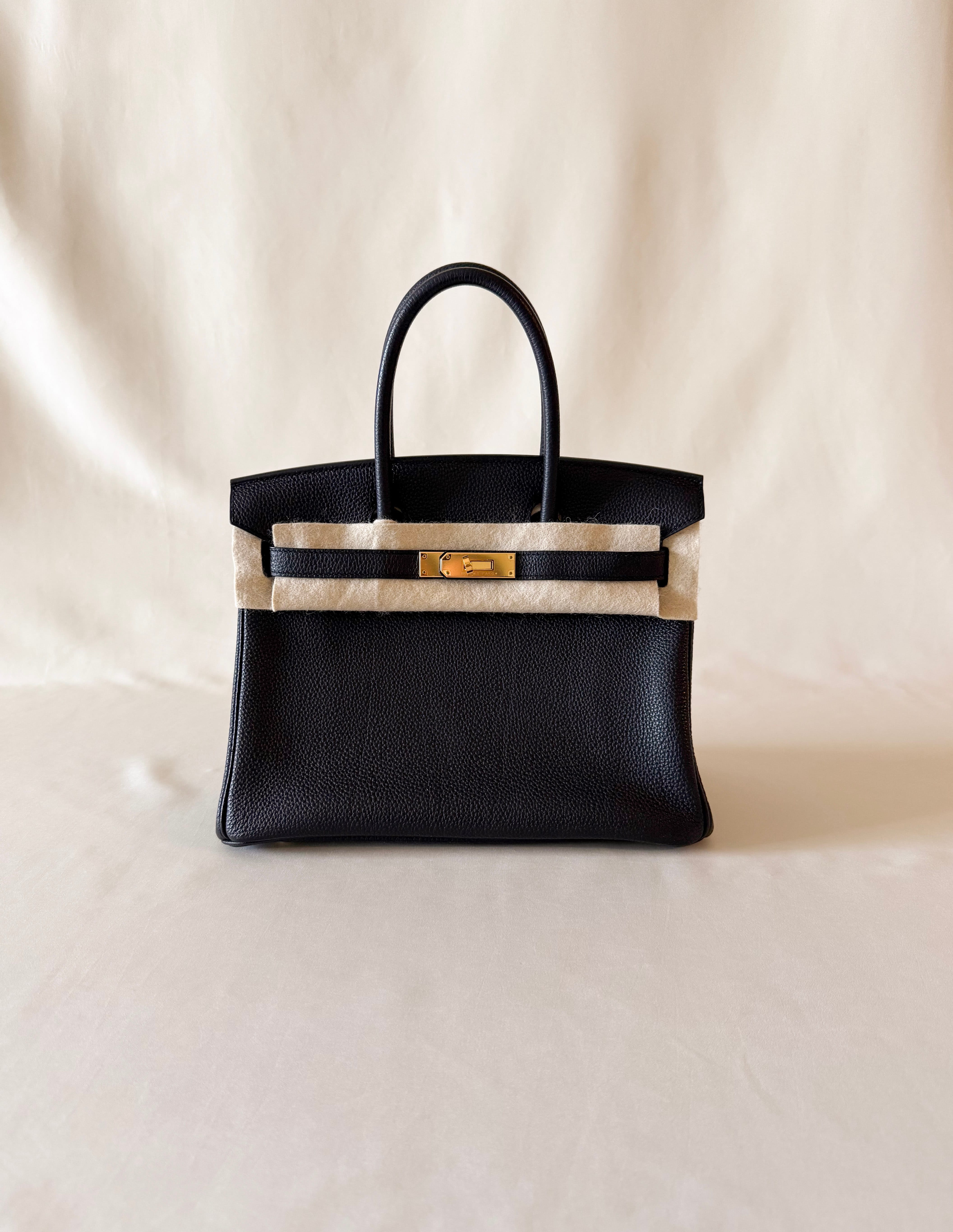 Hermès Birkin 30 Black togo with gold hardware front structure detail