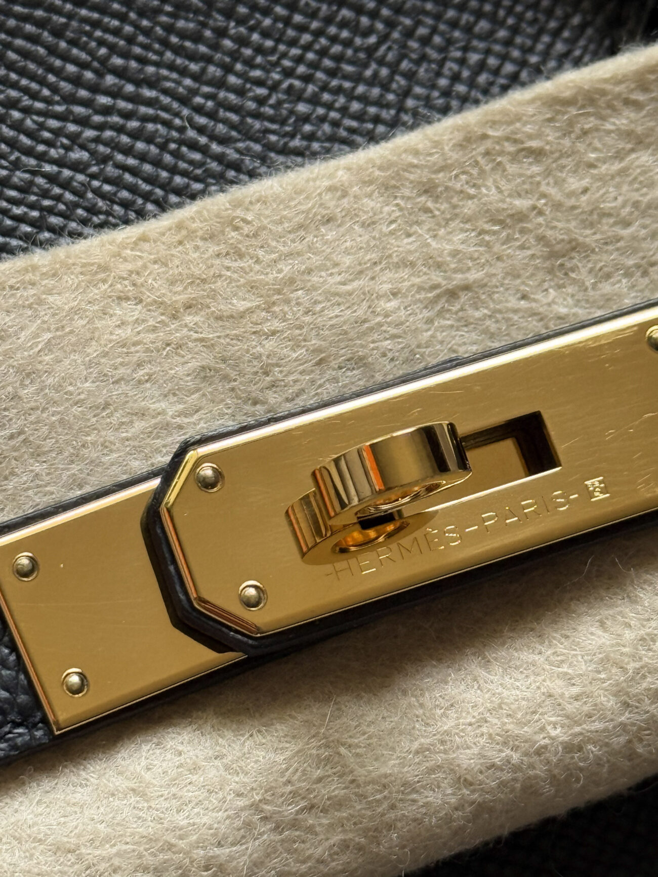 Hermès Birkin 30 Epsom Sellier Black gold hardware plaquettes detail