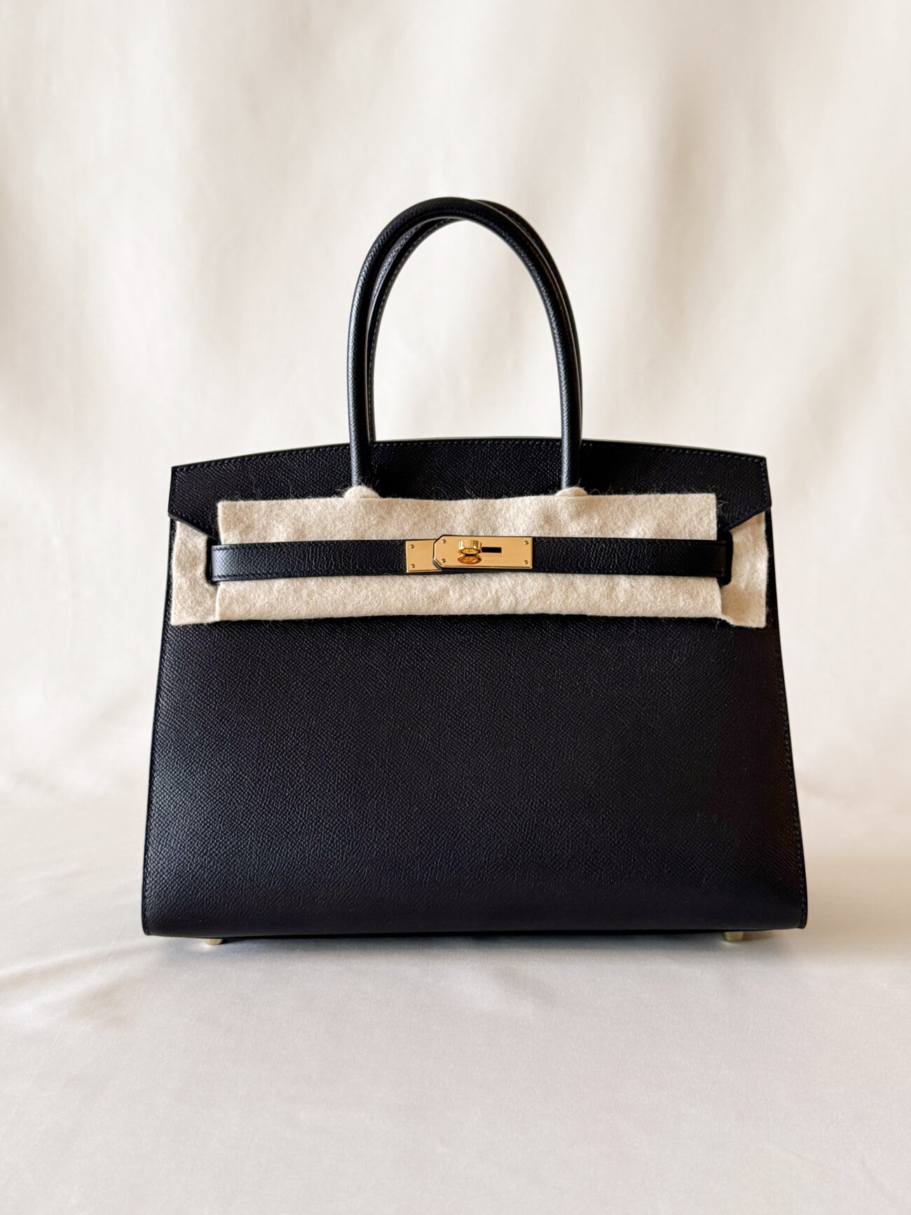 Hermès Birkin 30 Epsom Sellier Black with gold hardware front silhouette