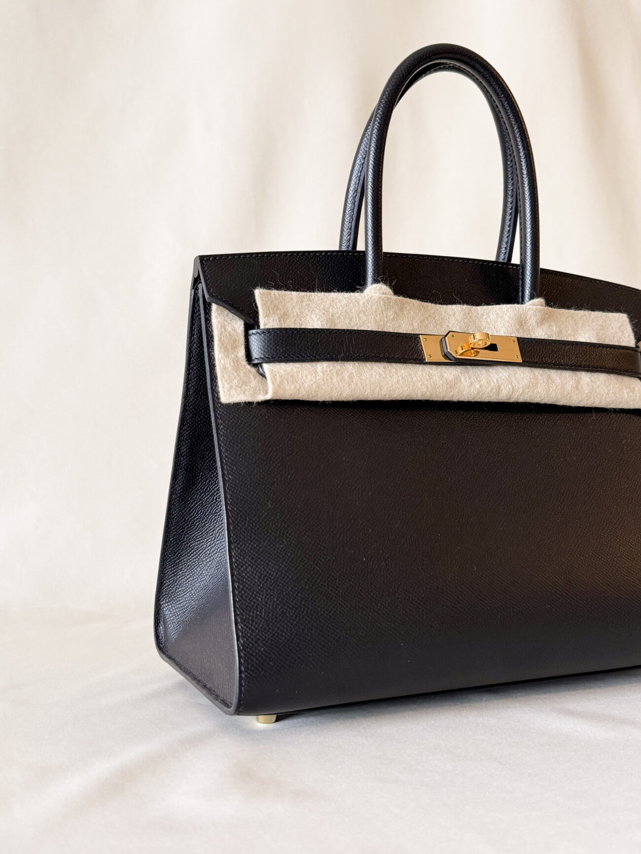 Hermès Birkin 30 Epsom Sellier Black with gold hardware tree-quarter view