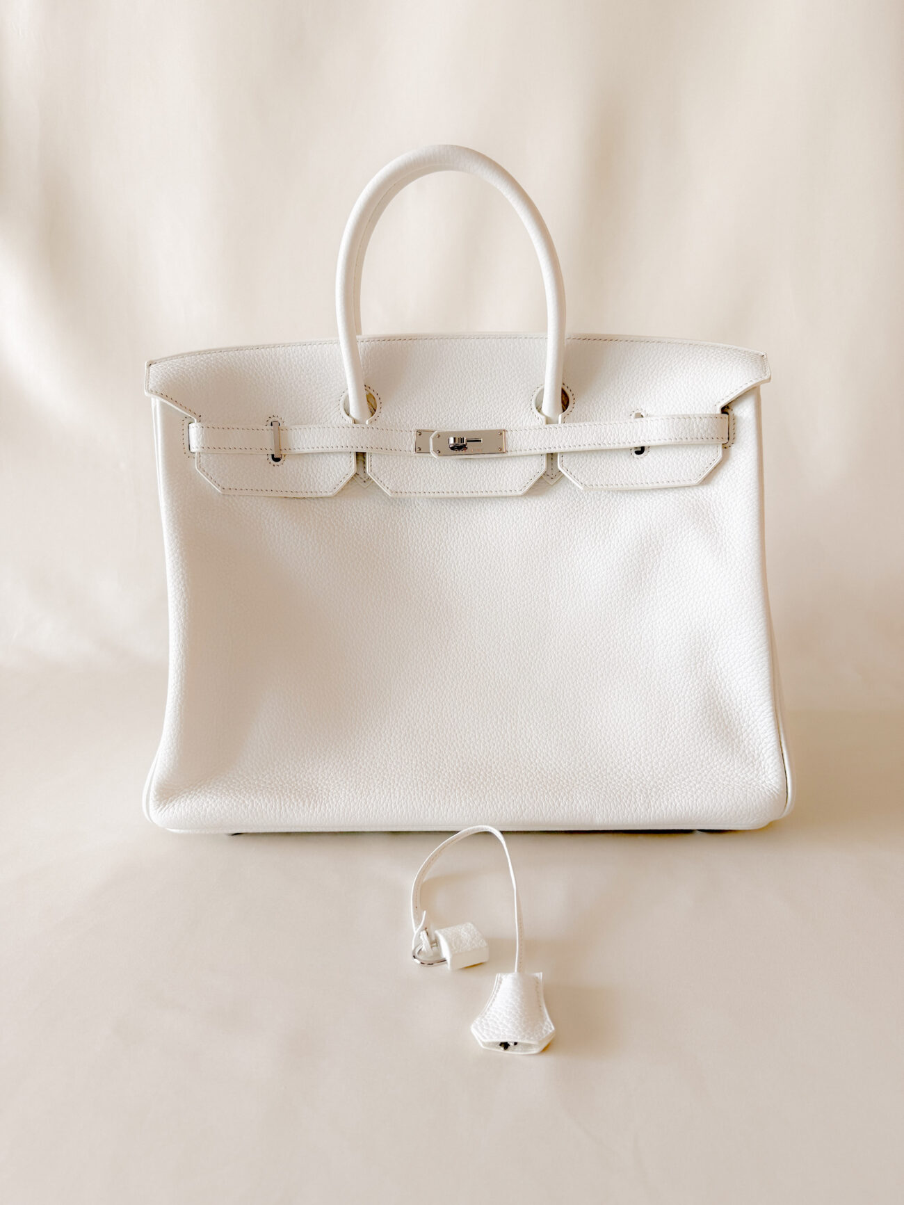 Hermès Birkin 40 white togo leather palladium hardware lock and keys detail