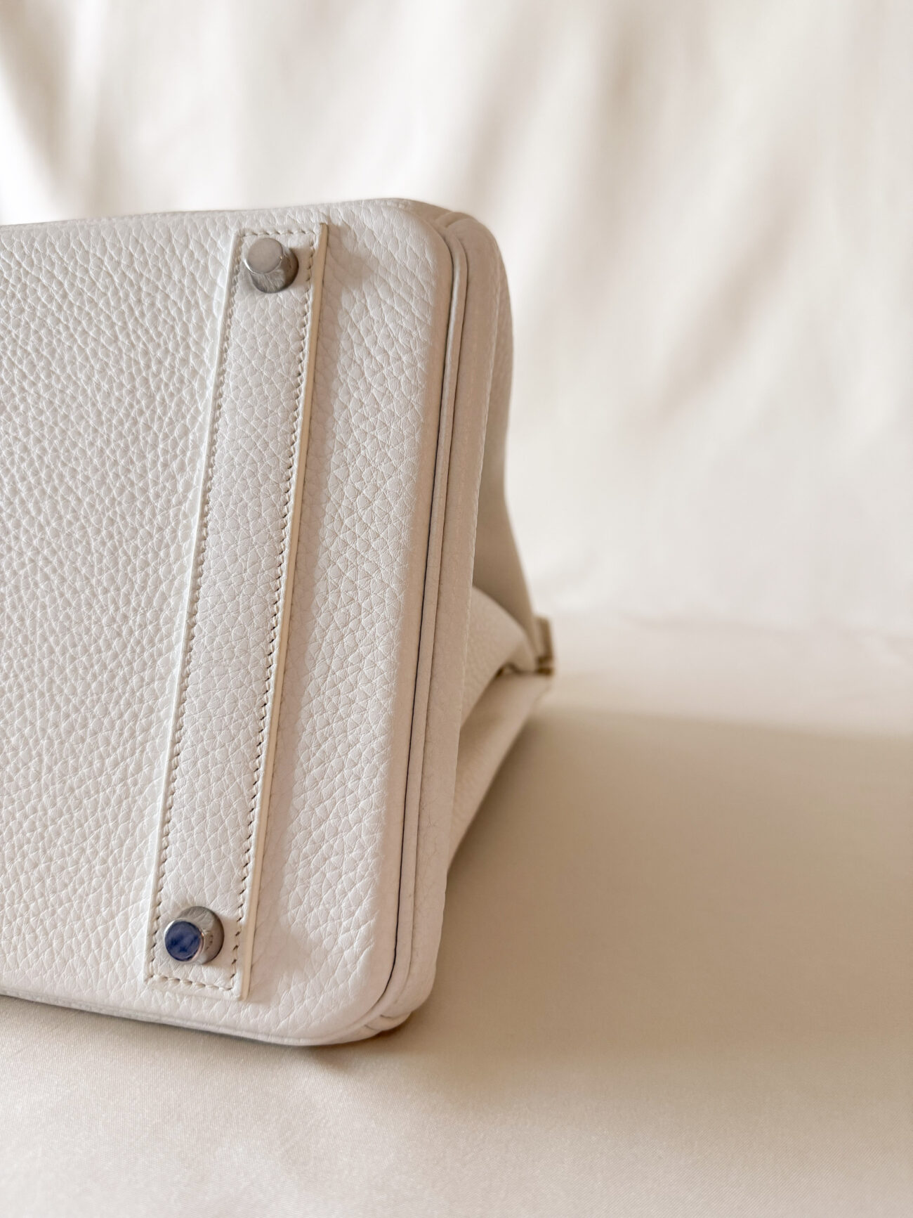 Hermès Birkin 40 white togo palladium hardware bottom partial view with feet detail