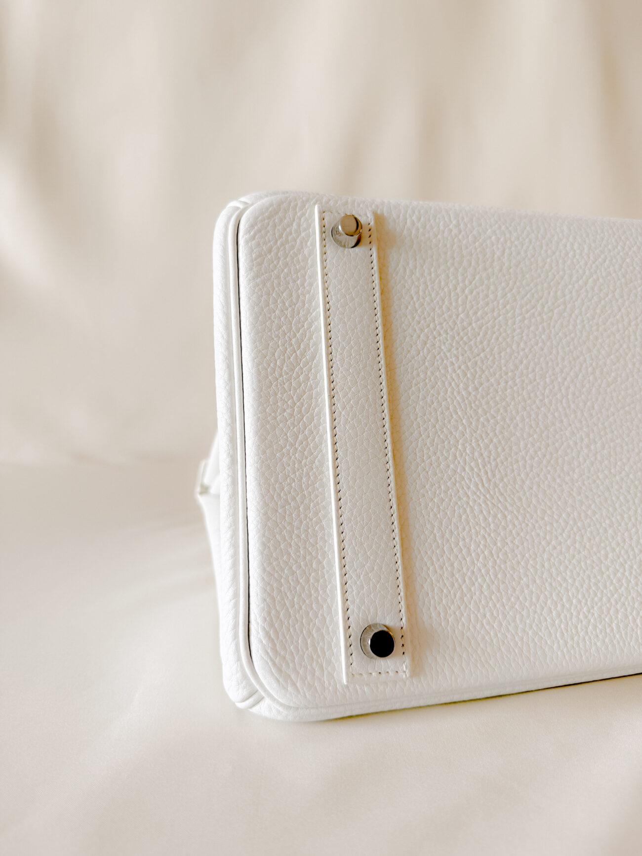 Hermès Birkin 40 white togo palladium hardware side view showing structured shape and base palladium feet