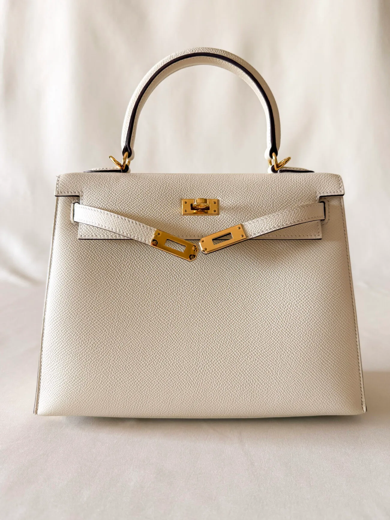 Hermès Kelly Bag Guide - Kelly 25 Sellier in Nata Epsom Leather