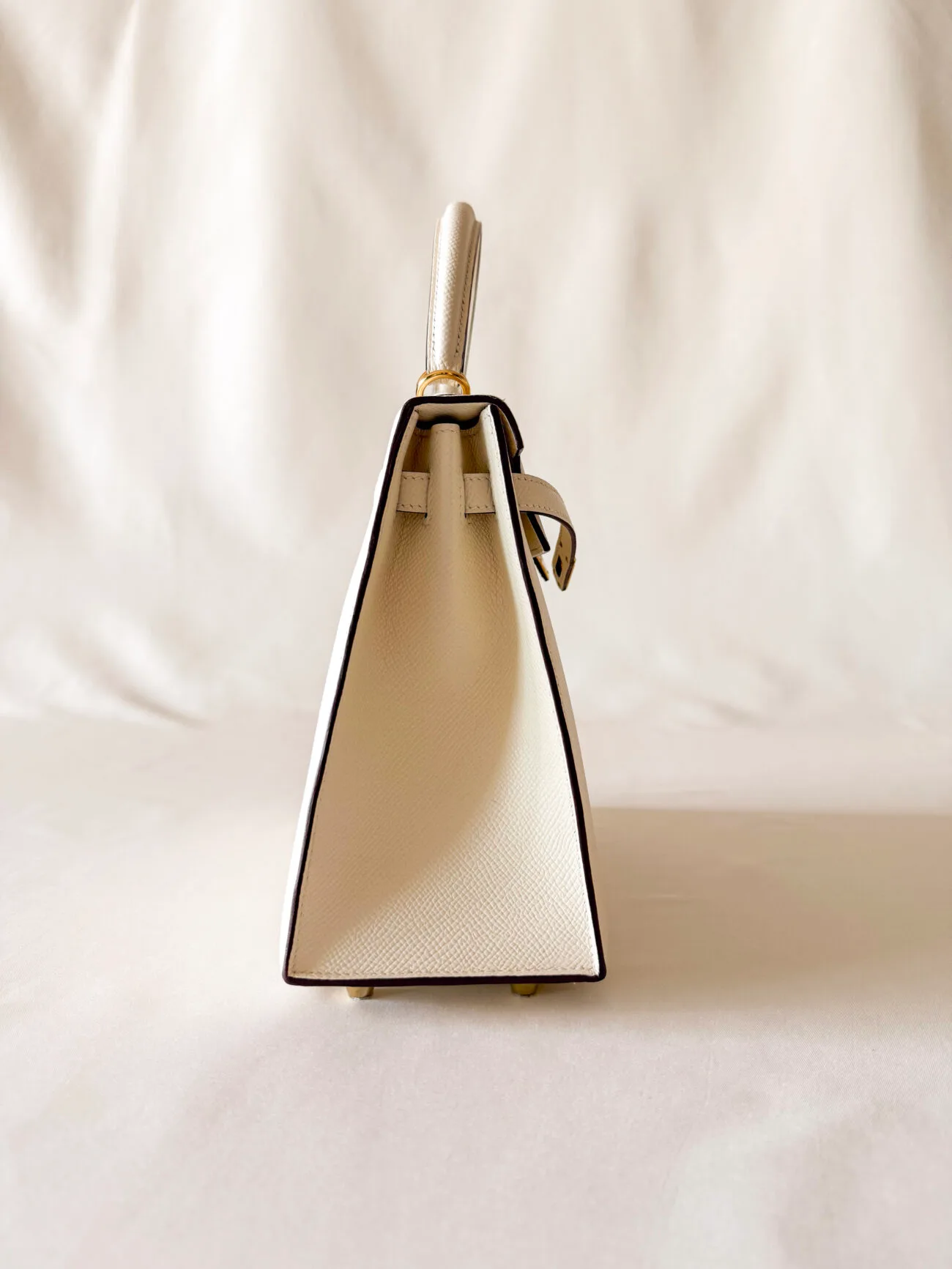 Hermès Kelly 25 epsom sellier nata leather with gold hardwareside structure