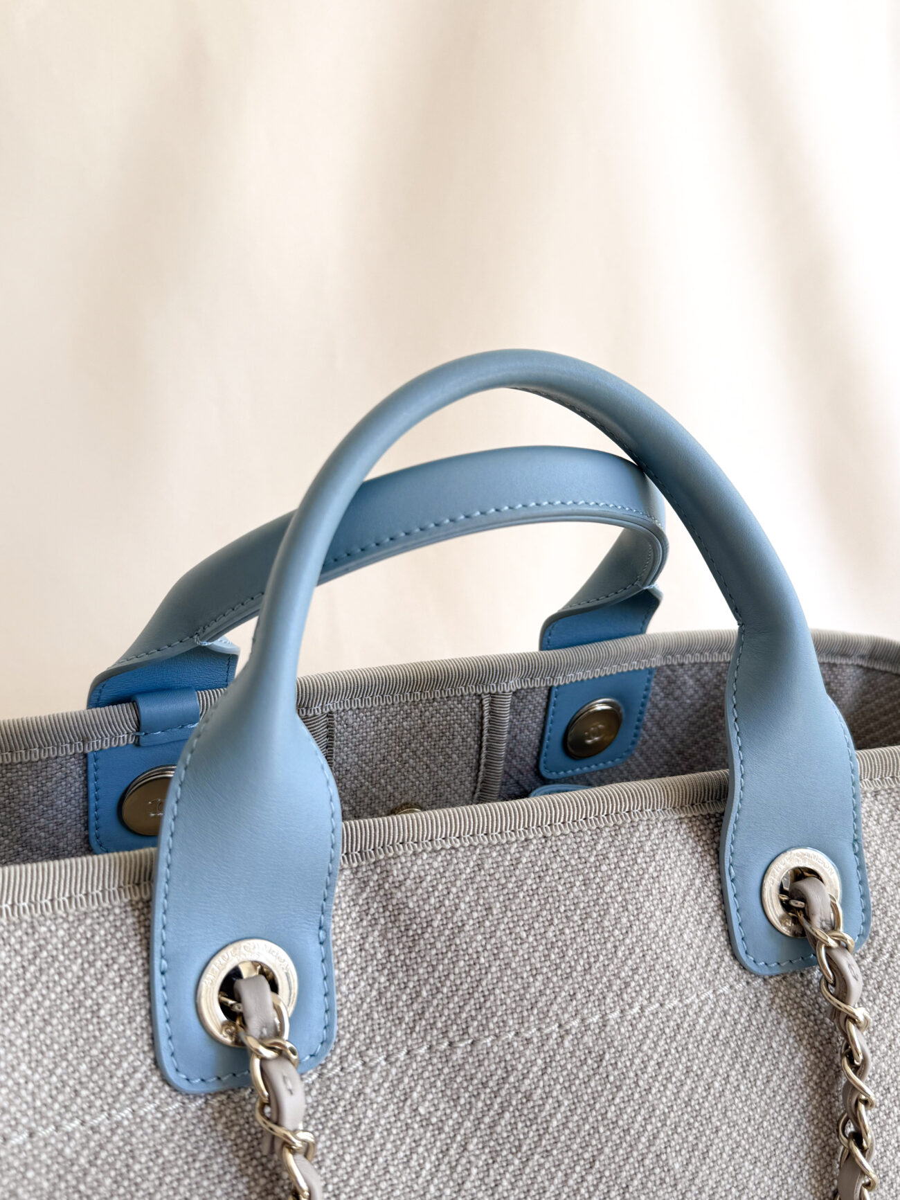 Chanel Deauville Small tote greige canvas with light blue handles detail