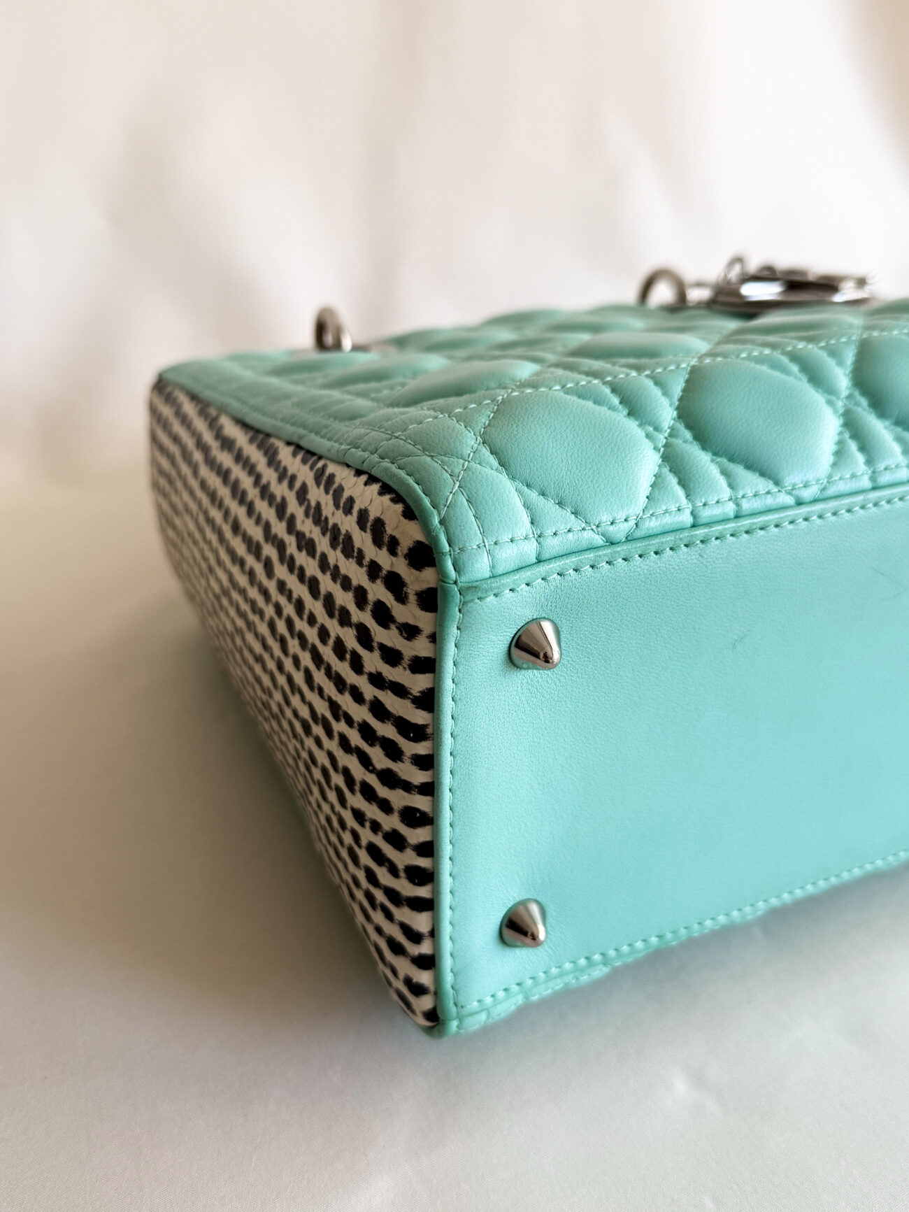 Bottom side detail of Lady Dior Medium Tiffany green python side inserts