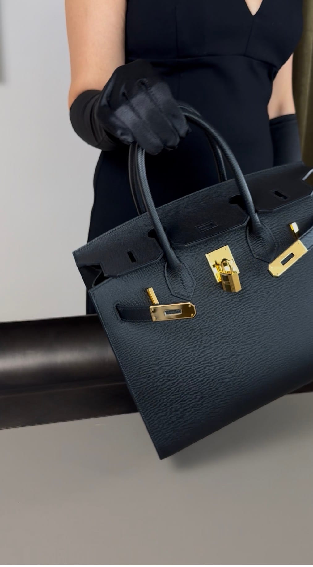pressure mark on Hermès leather caused by the padlock during regular use