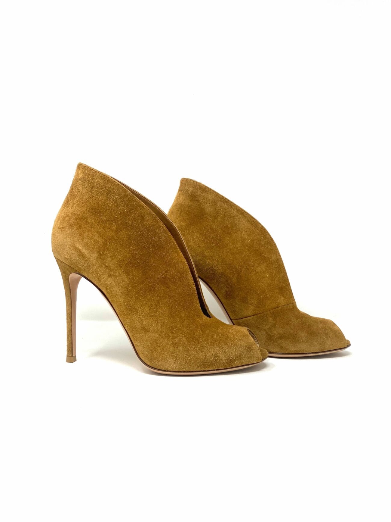 Side view of Gianvito Rossi Vamp 105 camel suede peep-toe booties