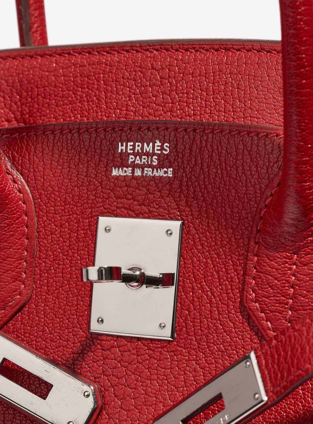 Close-up of Hermès Chèvre de Coromandel leather showing its pronounced grain, lightweight structure and natural shine.
