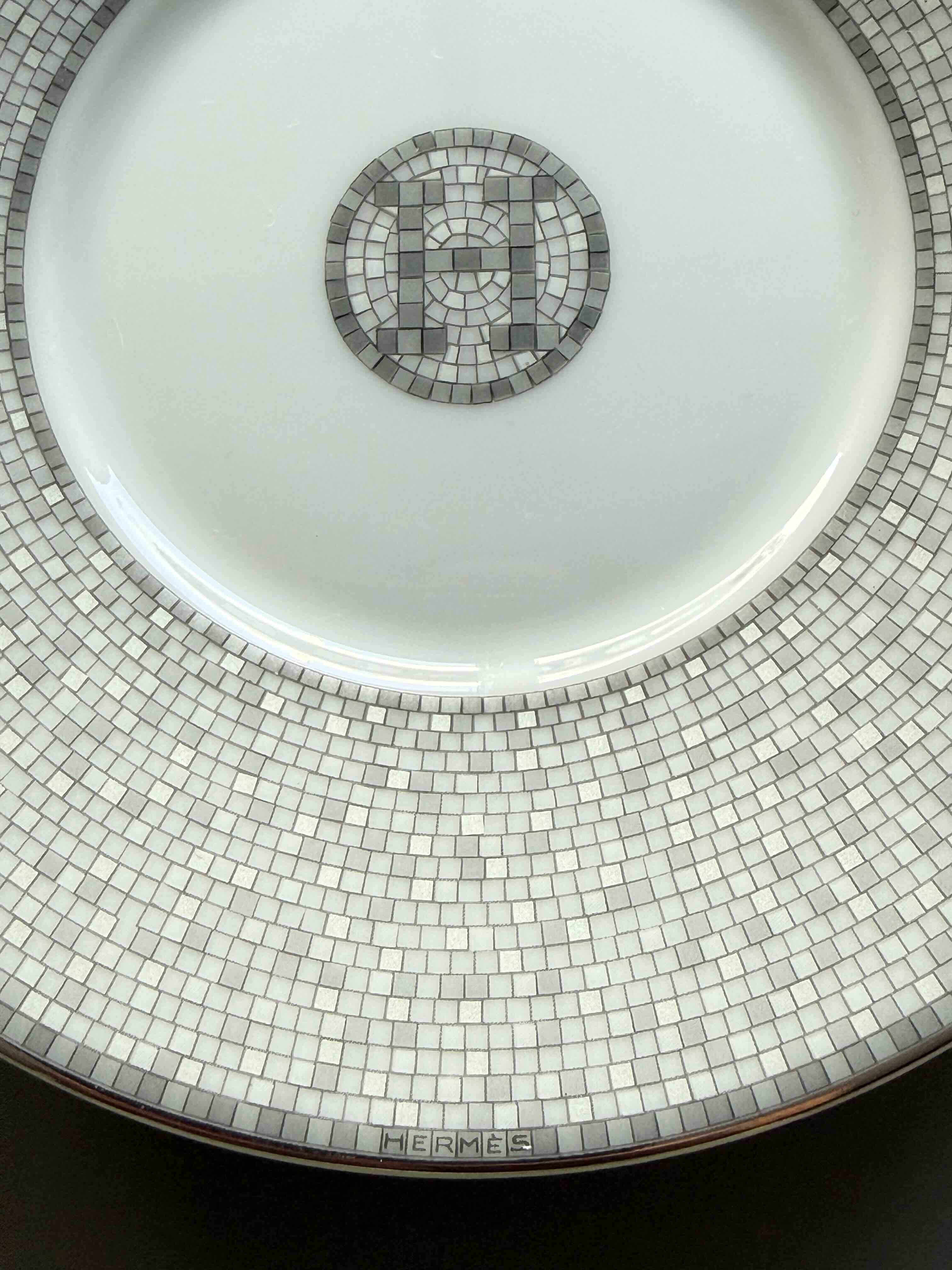 Hidden HERMÈS micro signature integrated into the mosaic border of an authentic Mosaique au 24 Platinum saucer