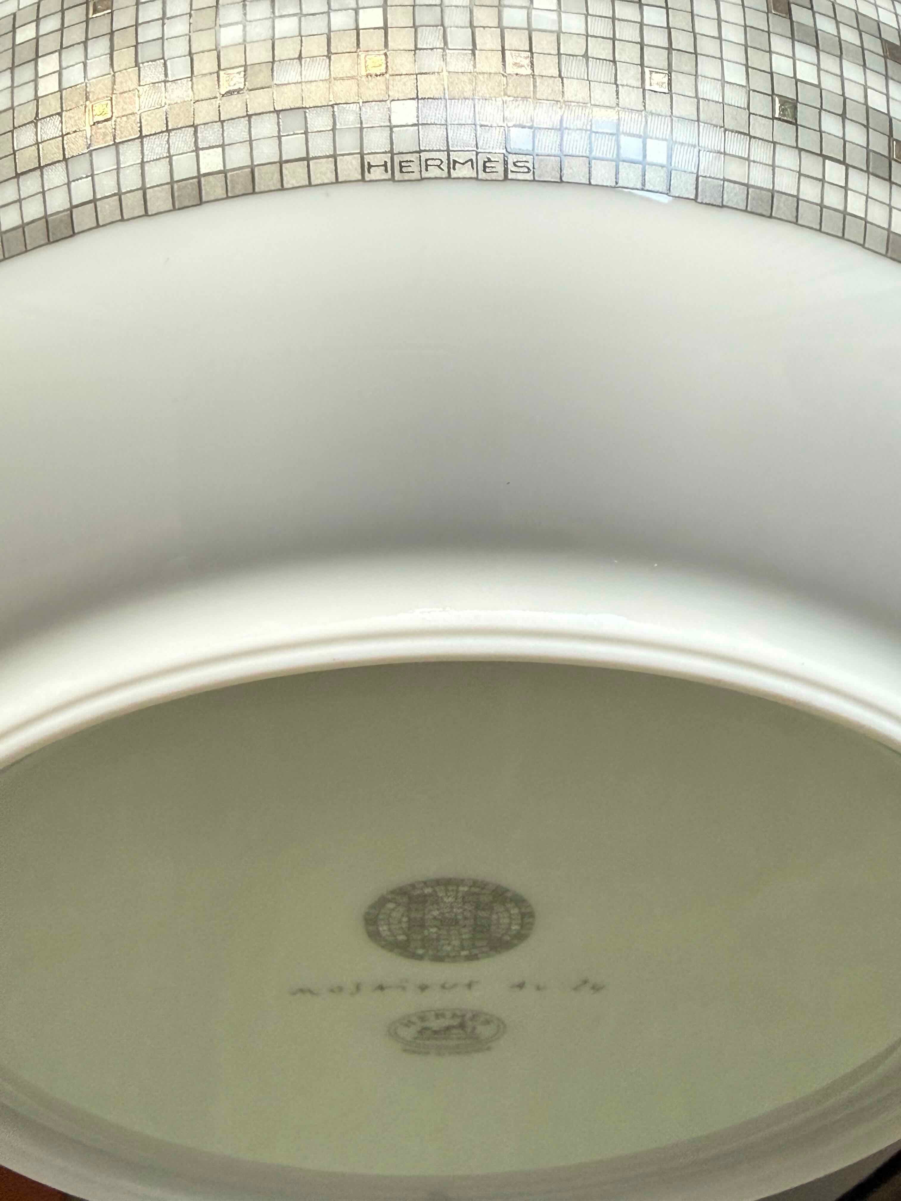 Hidden HERMÈS micro signature on the reverse side of an authentic Mosaique au 24 Platinum saucer