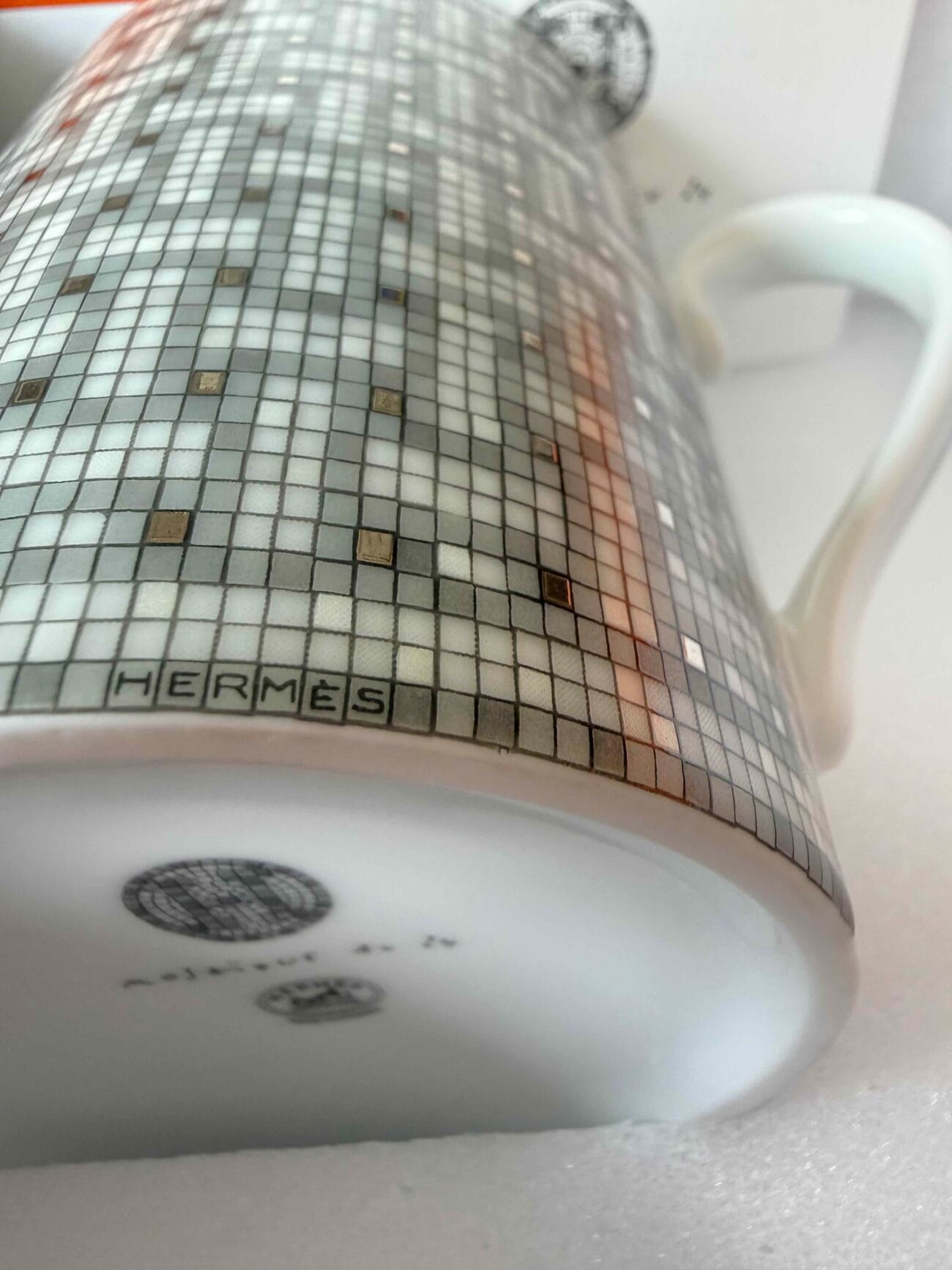 Close-up of Hermès logo on Mosaique au 24 Platinum Mug