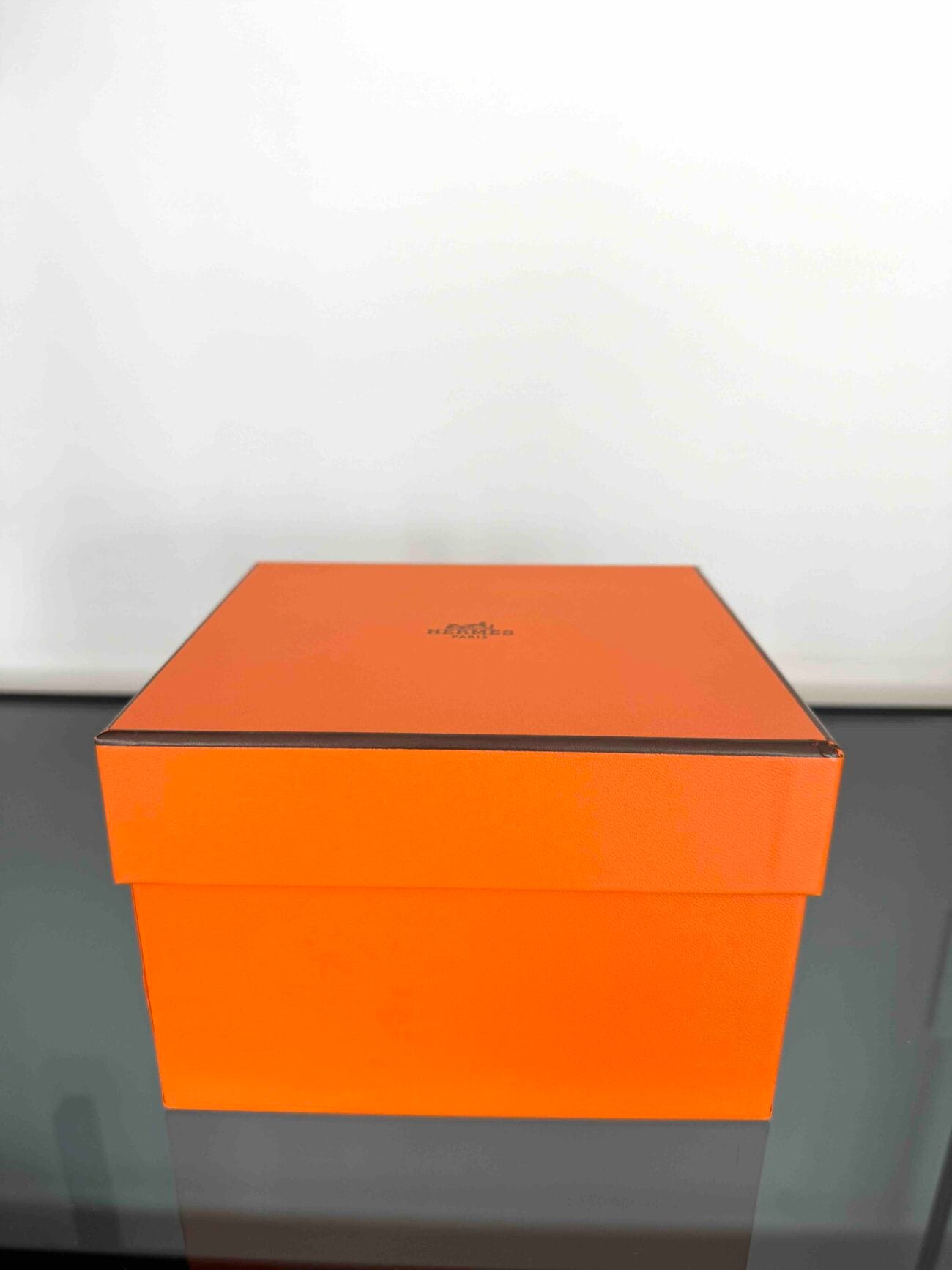 Original orange Hermès box for Mosaique au 24 Platinum Mug