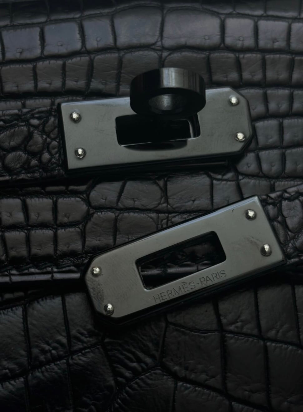 Close-up of Hermès So Black Hardware (SBHW) turn-lock and back plate