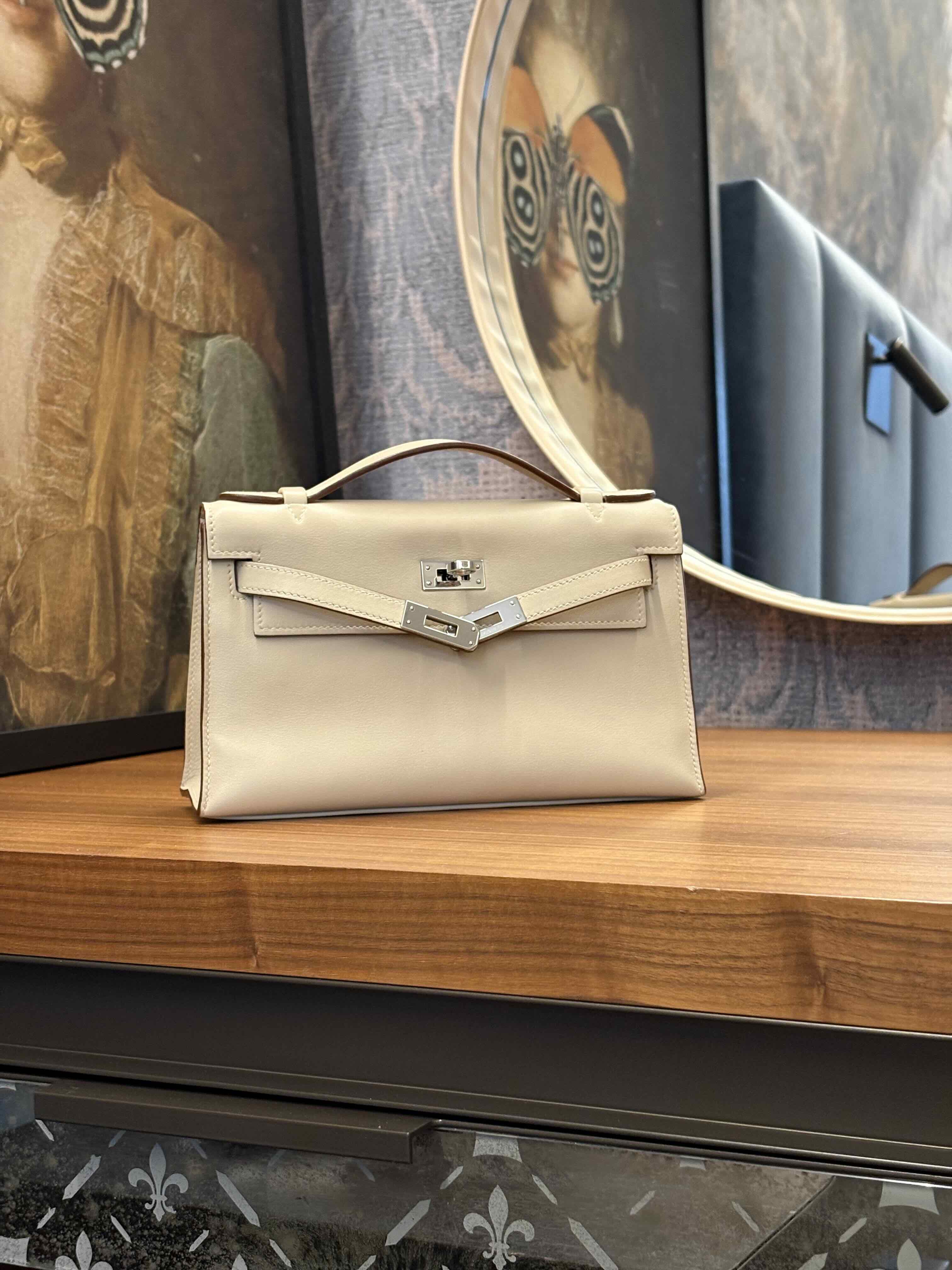 Hermès Kelly Pochette in Parchemin Swift leather with Palladium hardware