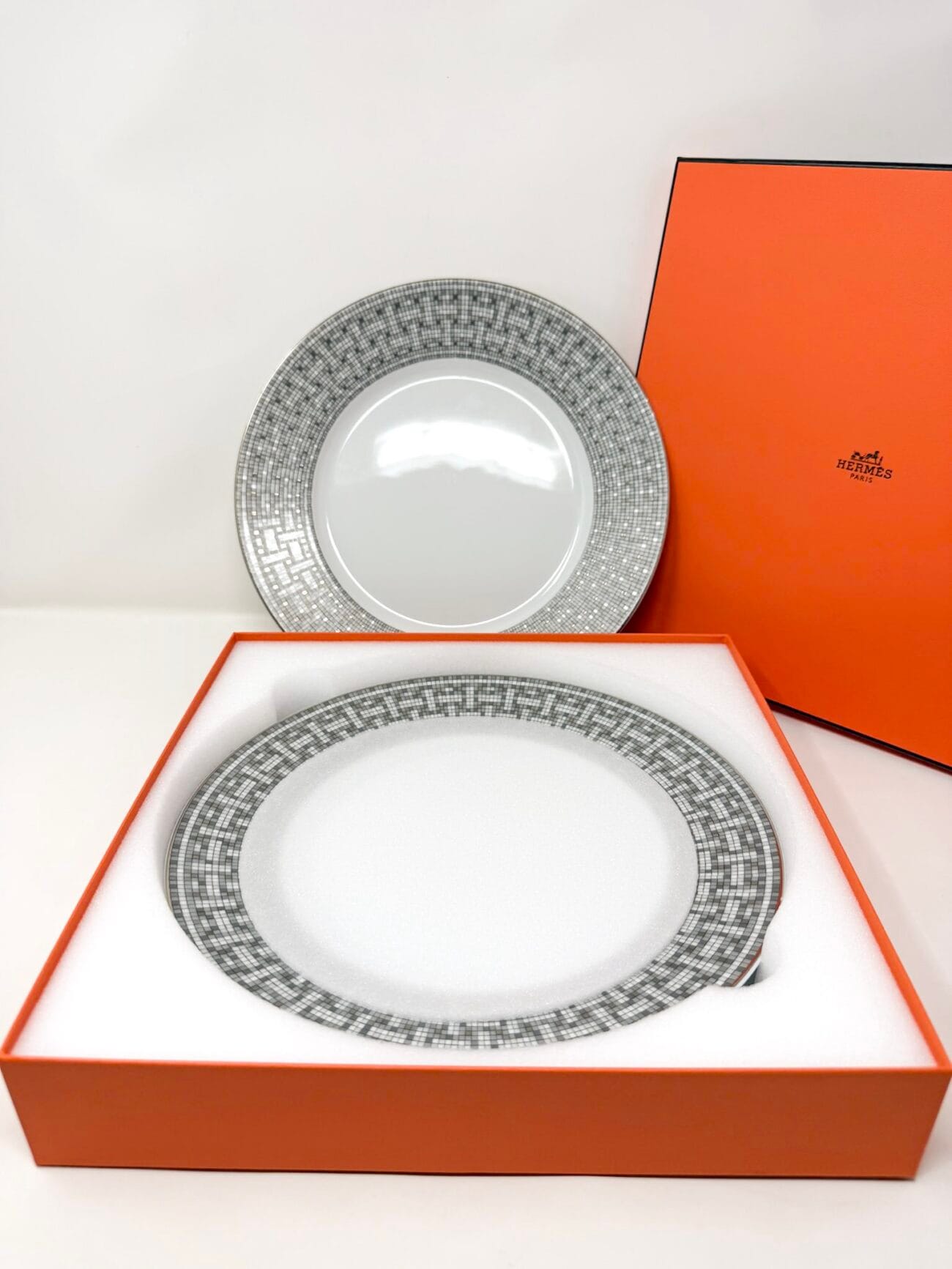 Hermès Mosaique au 24 Platinum Dinner Plates  – Set of 2 | 4 Sets Available